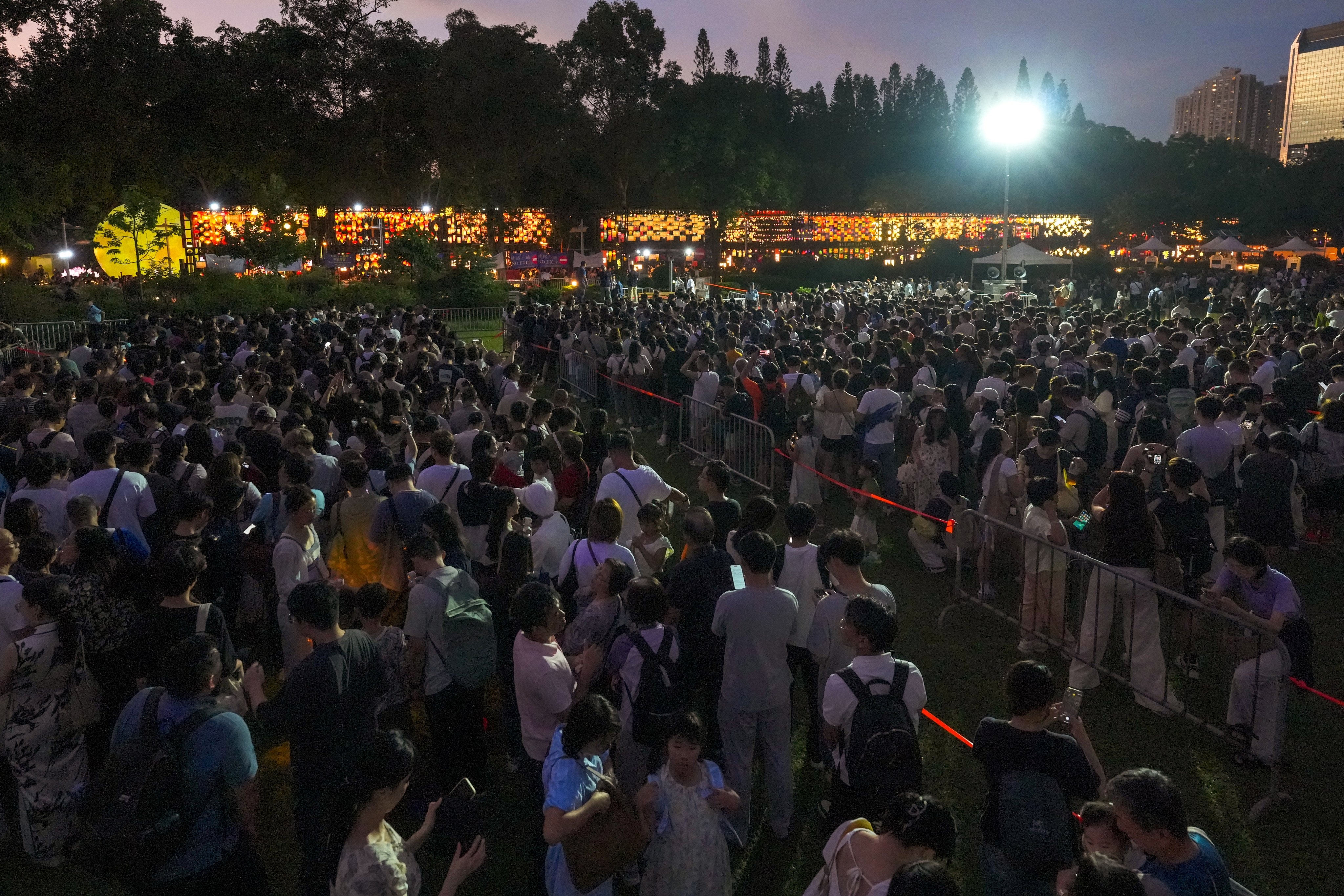Crowds queue to enter the World Lantern Boulevard. Photo: Dickson Lee