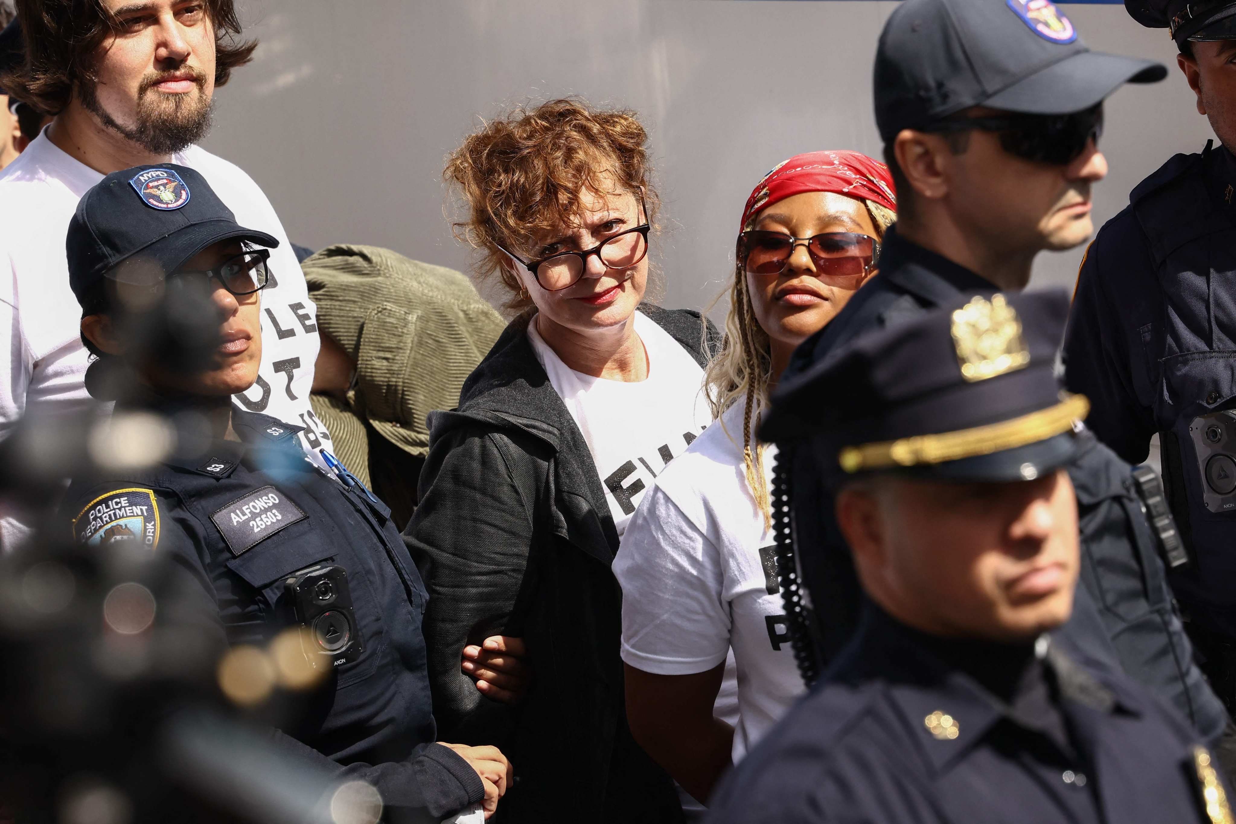 New York City Police Department (NYPD) officers detain American actress Susan Sarandon (centre) and pro-Palestinian demonstrators who were blocking First Avenue near the United Nations headquarters building ahead of Israeli Prime Minister Benjamin Netanyahu’s UN address on Thursday. Photo: AFP