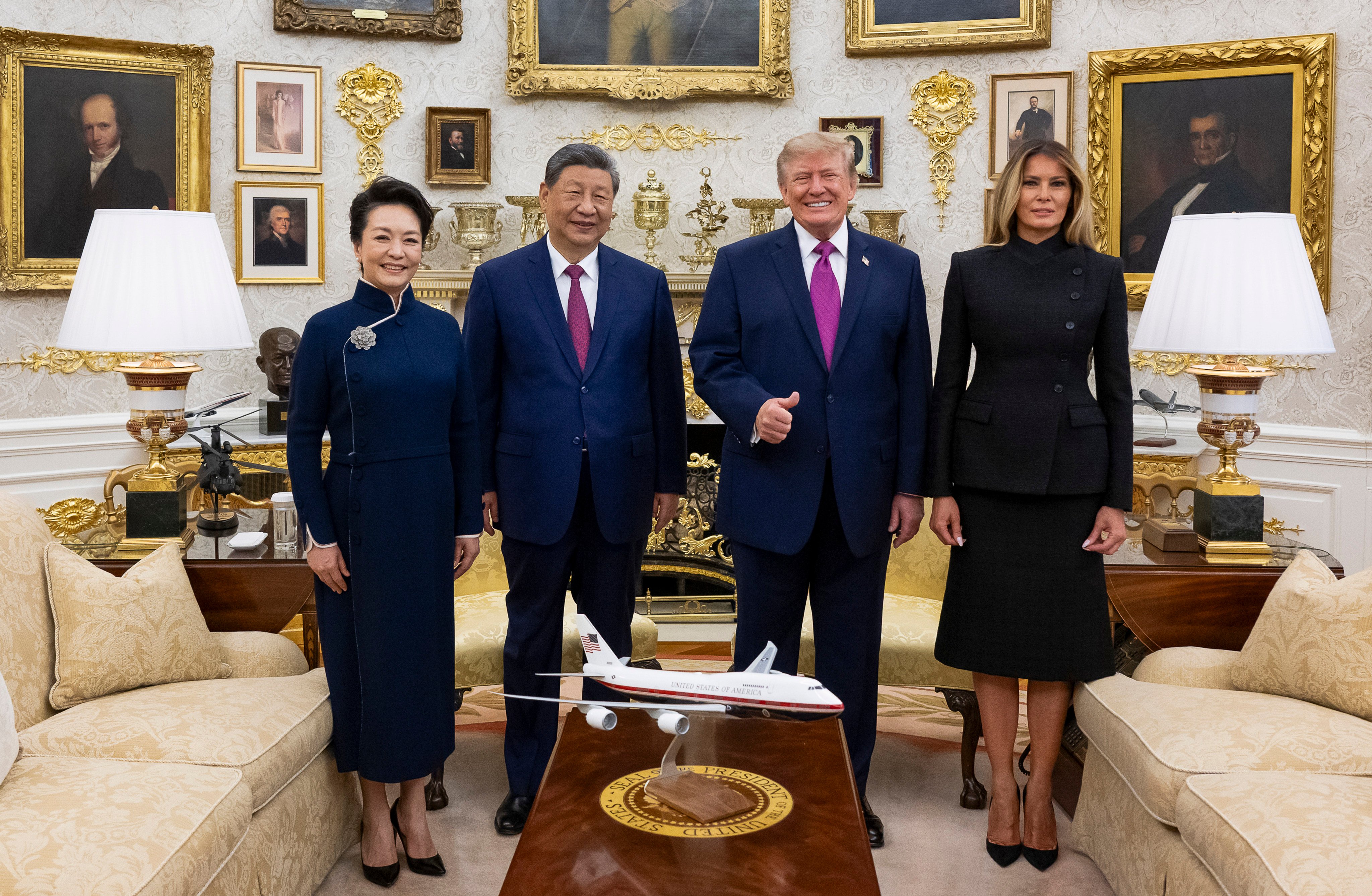 Chinese President Xi Jinping and his wife, Peng Liyuan, together with US President Donald Trump and his wife, Melania Trump, in the Oval Office after a welcome ceremony at the White House in Washington, on September 24, 2026. Photo: Xinhua