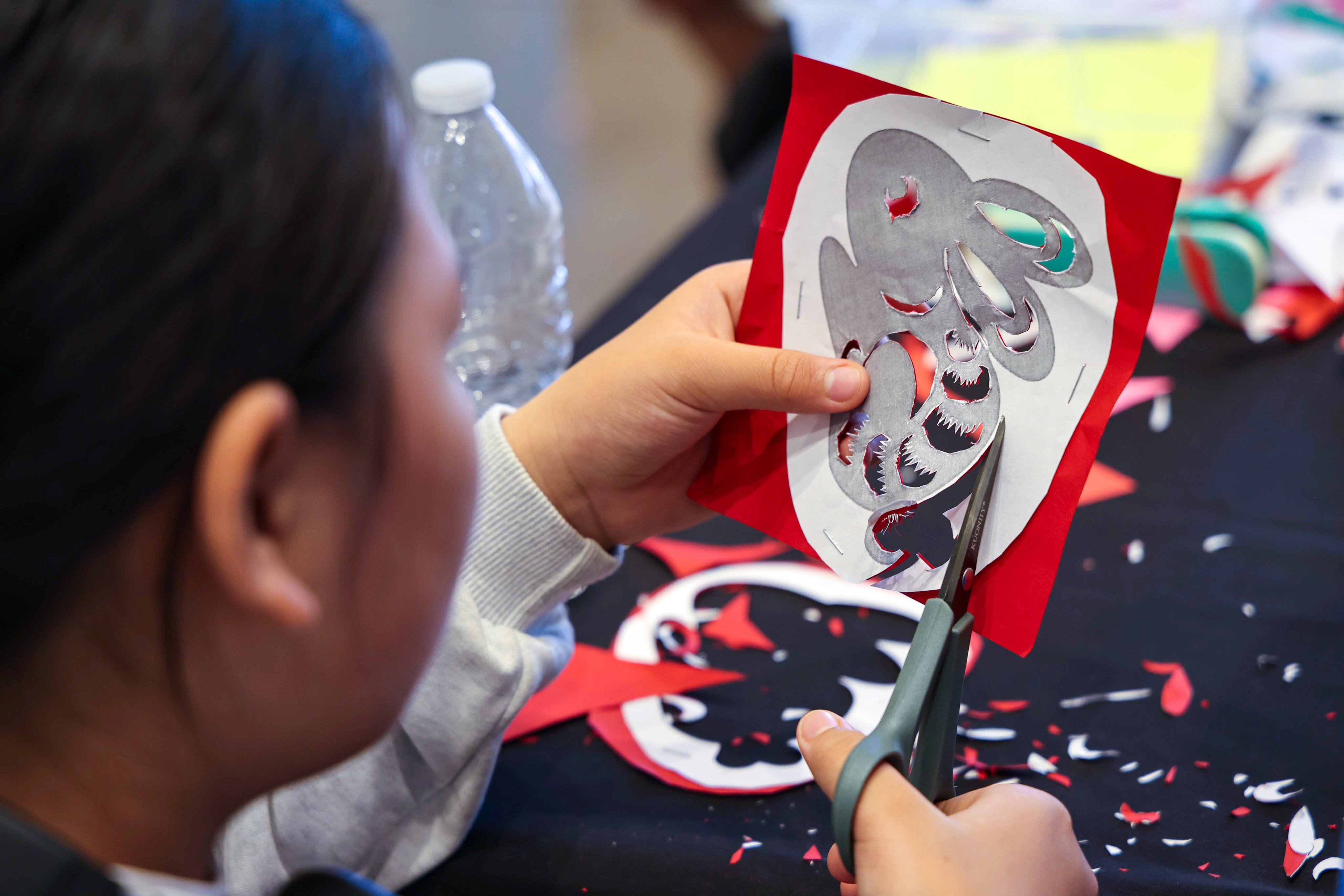 A woman practises paper cutting to celebrate the Mid-Autumn Festival in Santa Ana, California, on September 13. Photo: Xinhua
