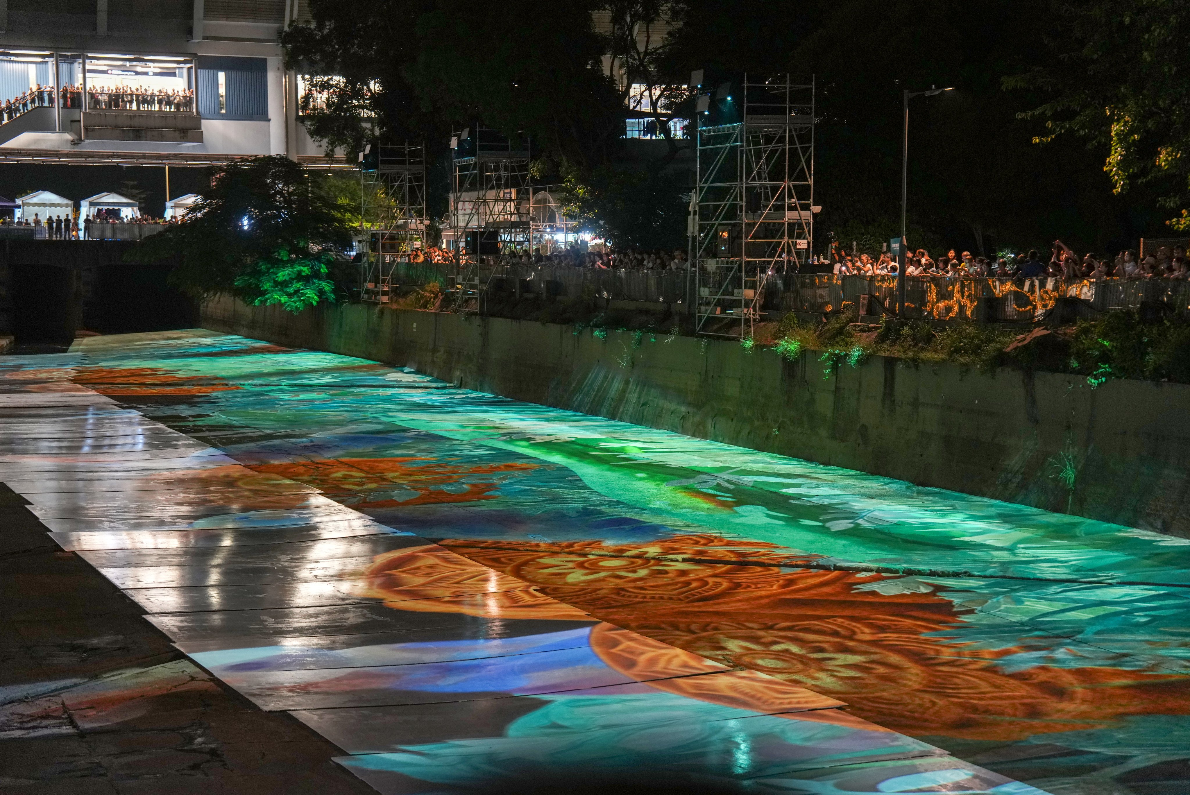 According to the Drainage Services Department, the show combined large-scale projection, animation and lighting effects, with reunion as the theme of the performance and site decoration. Photo: Kit Lai
