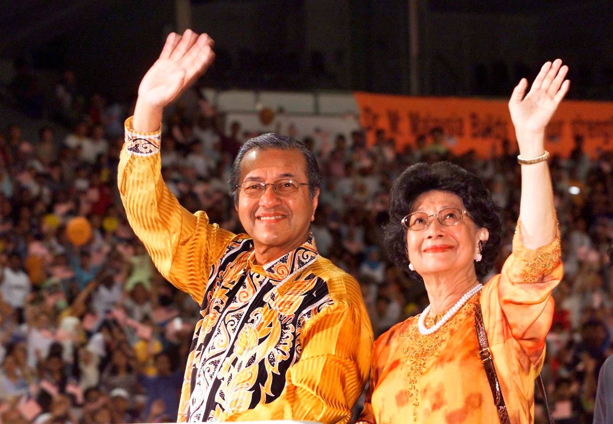 Siti Hasmah and her husband Mahathir Mohamad wave to supporters during a celebration of his 21st year in power as Malaysia’s prime minister at the National Stadium in Kuala Lumpur in 2002. Photo: AP