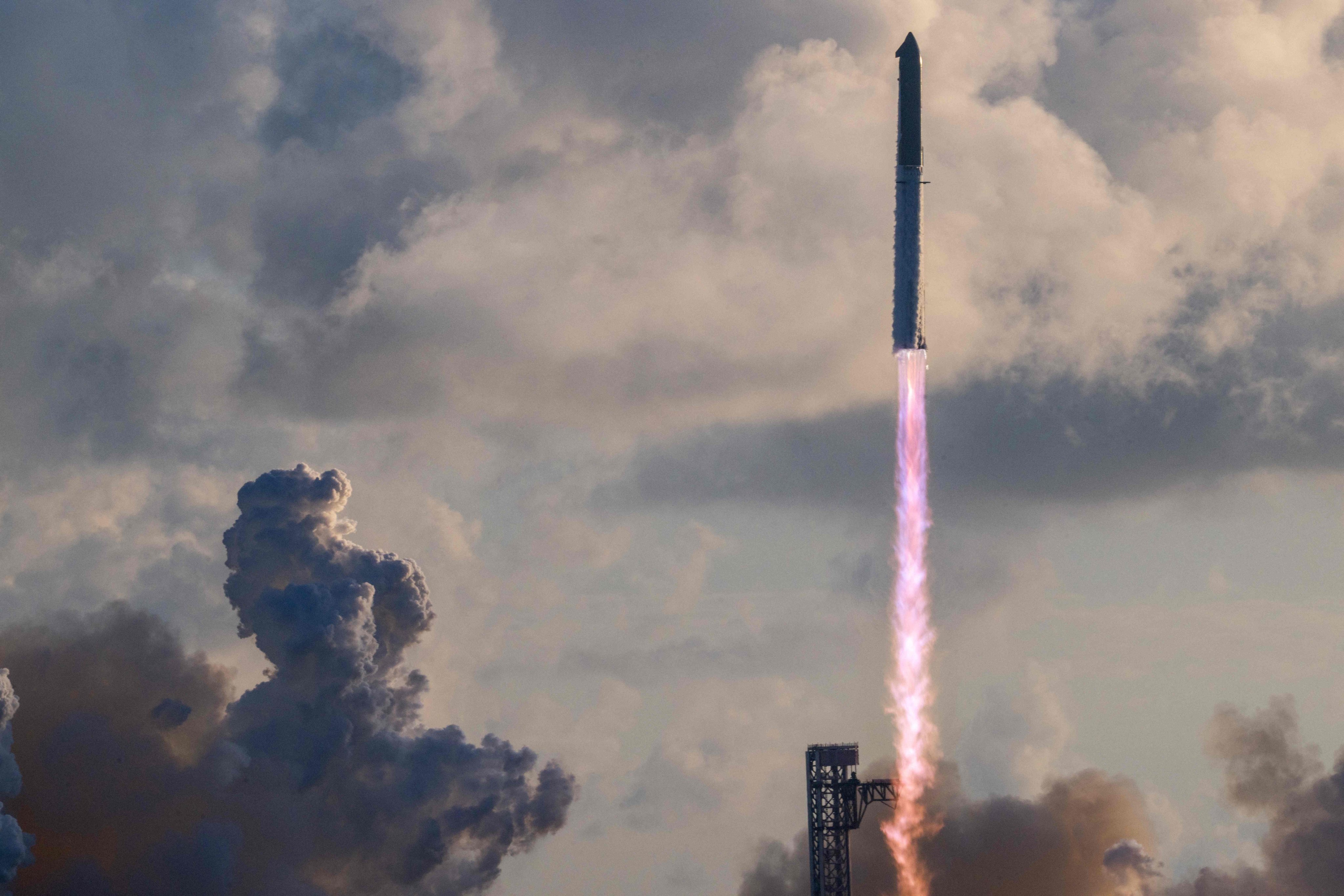SpaceX Starship Flight 14 launches from its launch pad in Texas on Monday. Photo: via AFP