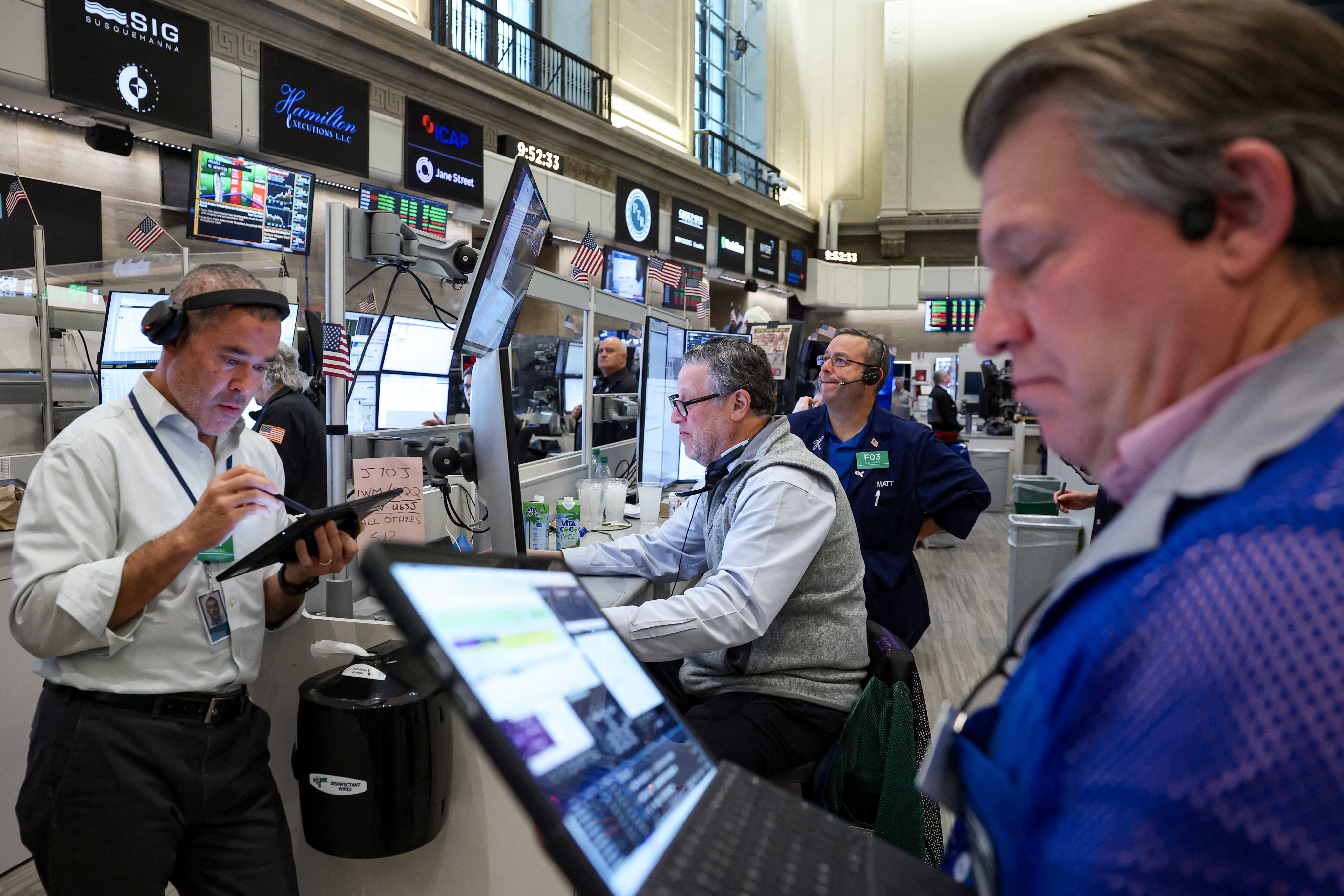 Traders work on the floor of the New York Stock Exchange. Photo: Reuters