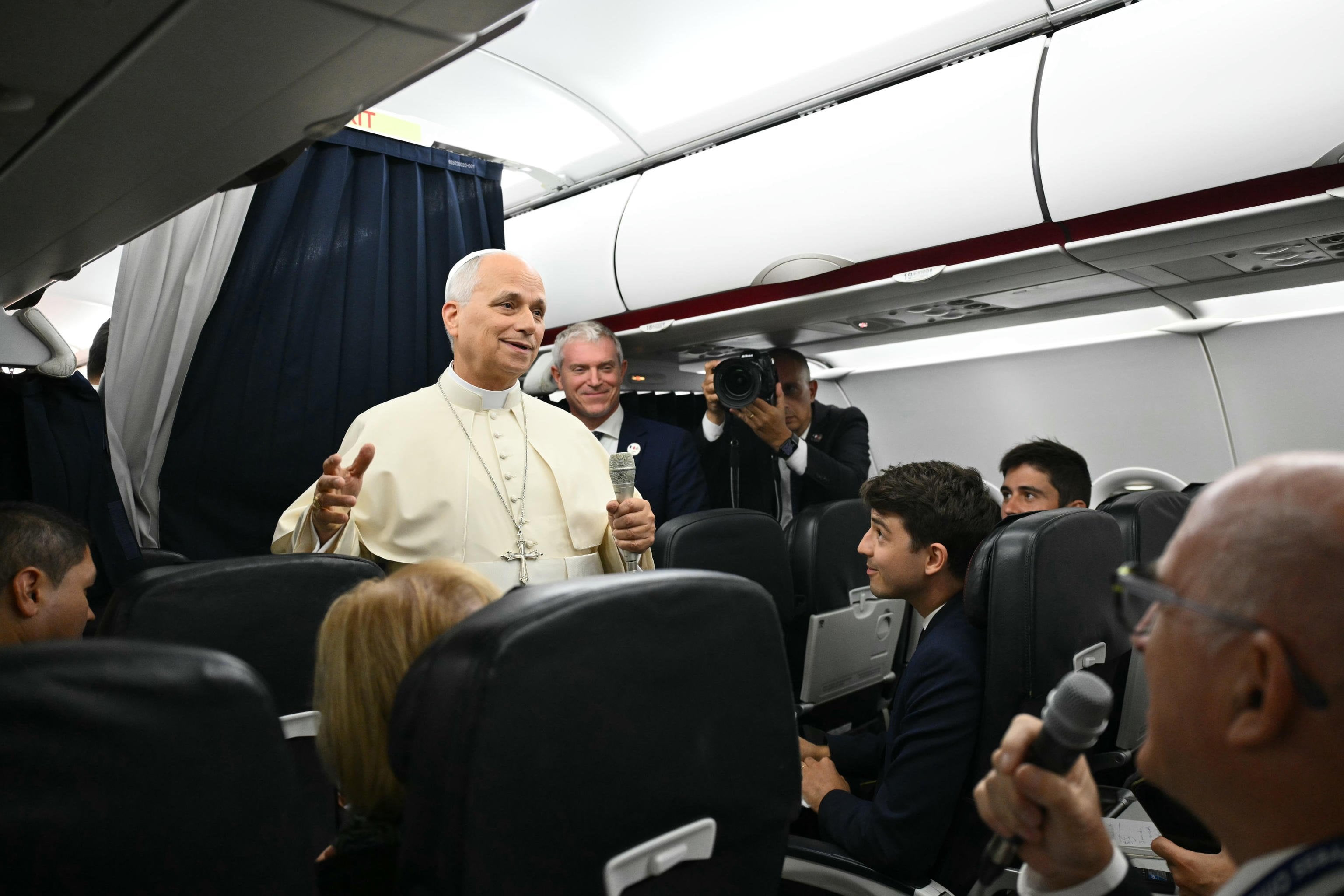 Pope Leo giving a press conference aboard the papal plane. Photo: EPA