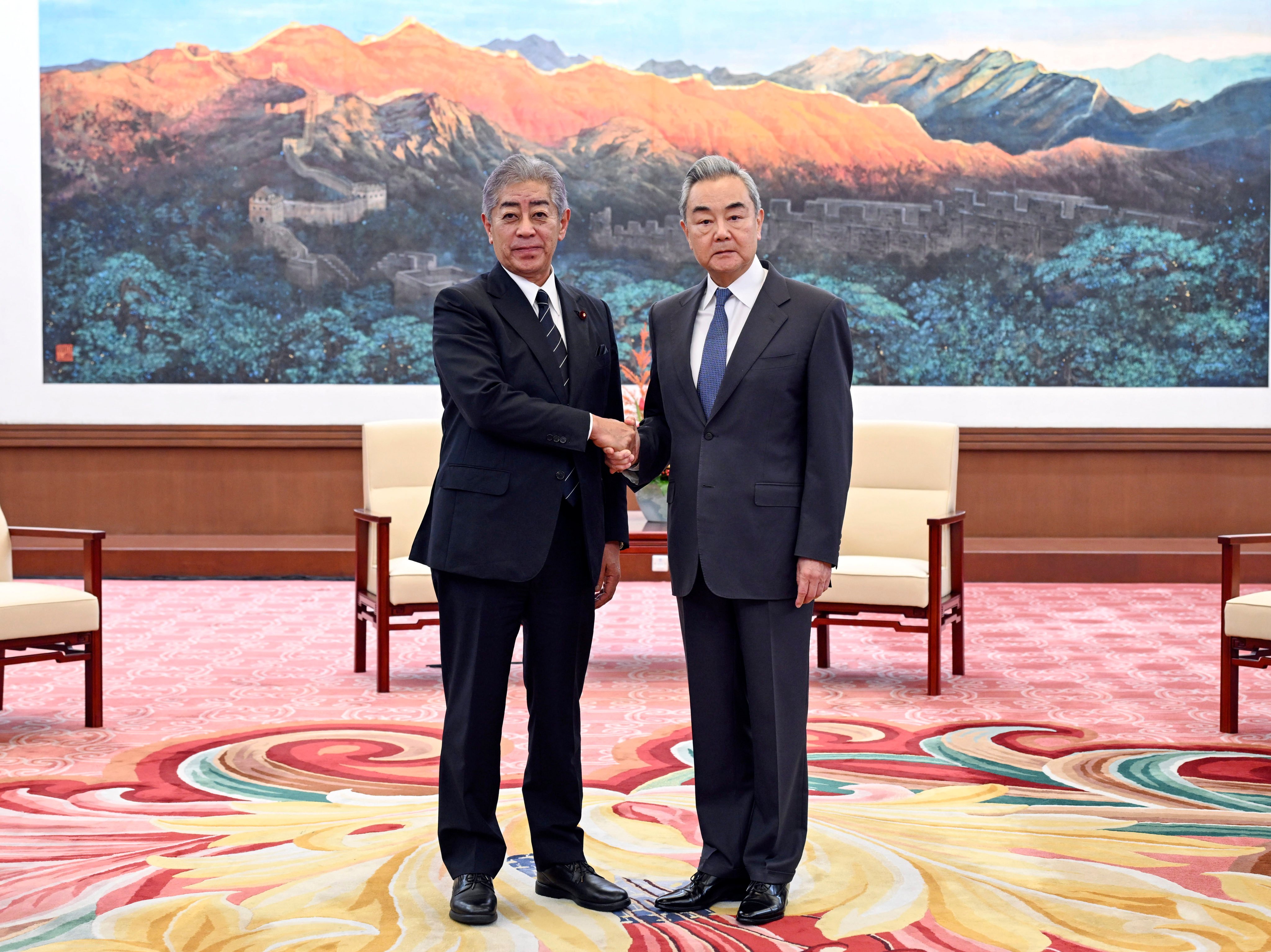 Takeshi Iwaya (left), president of the Japanese Association for the Promotion of International Trade, meets China’s top diplomat Wang Yi in Beijing on Monday. Photo: Xinhua