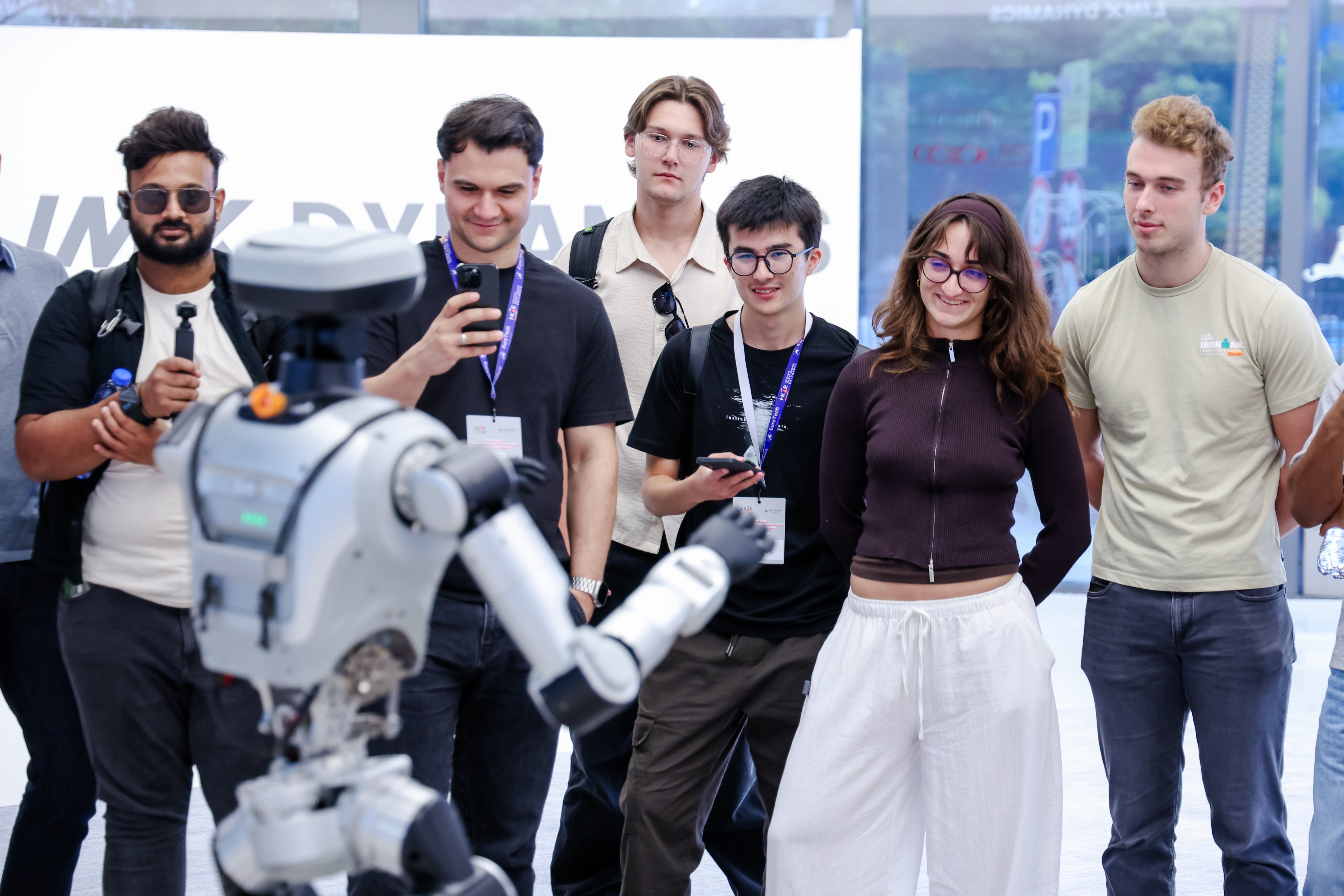 Winners of the HKTE x EuroTech Hackathon visit the office of an AI robotics company in Qianhai, during their tour of I&T ecosystems in Hong Kong, Shenzhen and Guangzhou.