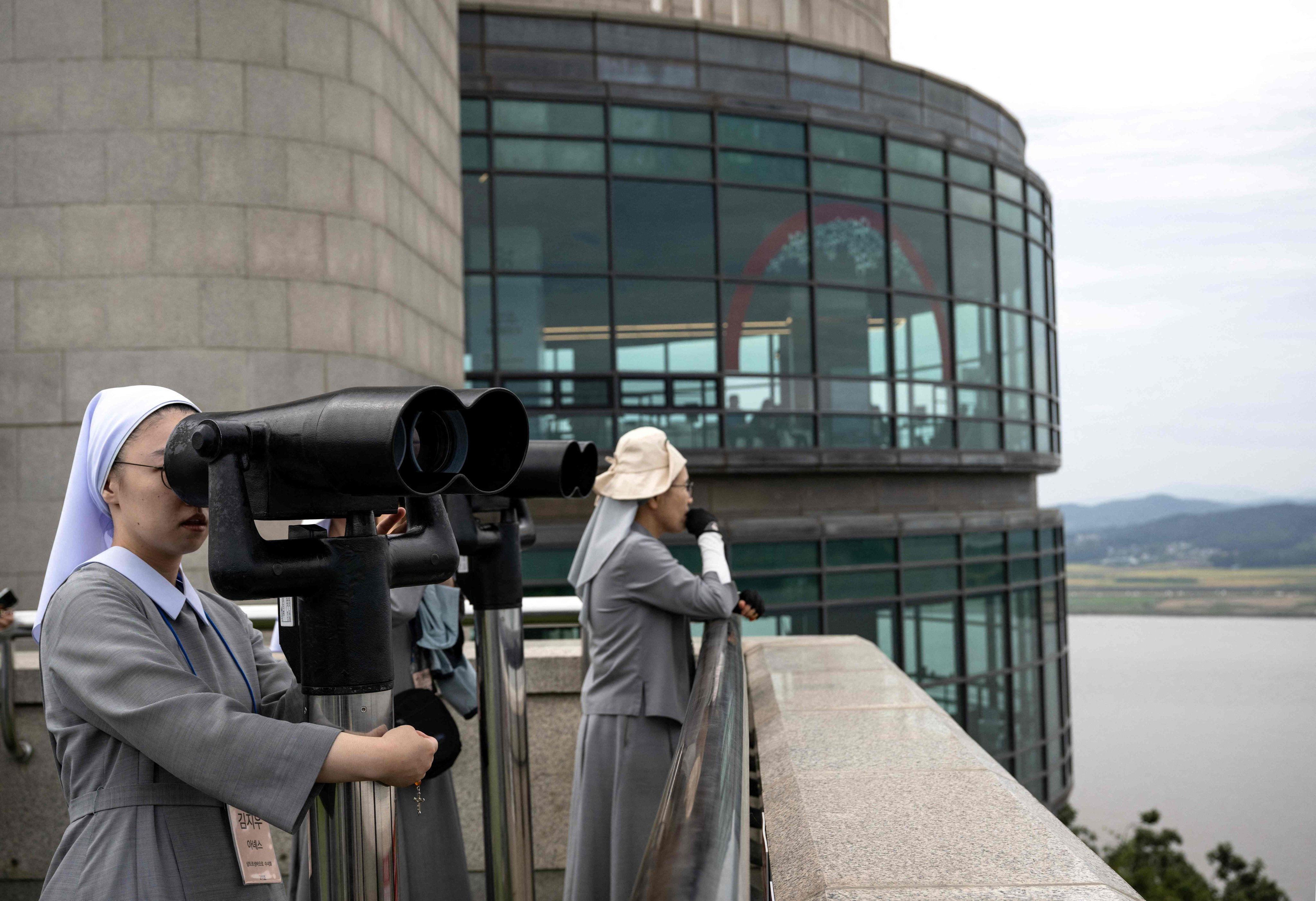 Visitors look towards North Korea from South Korea’s Odusan Unification Observatory near the DMZ on September 12. Photo: AFP
