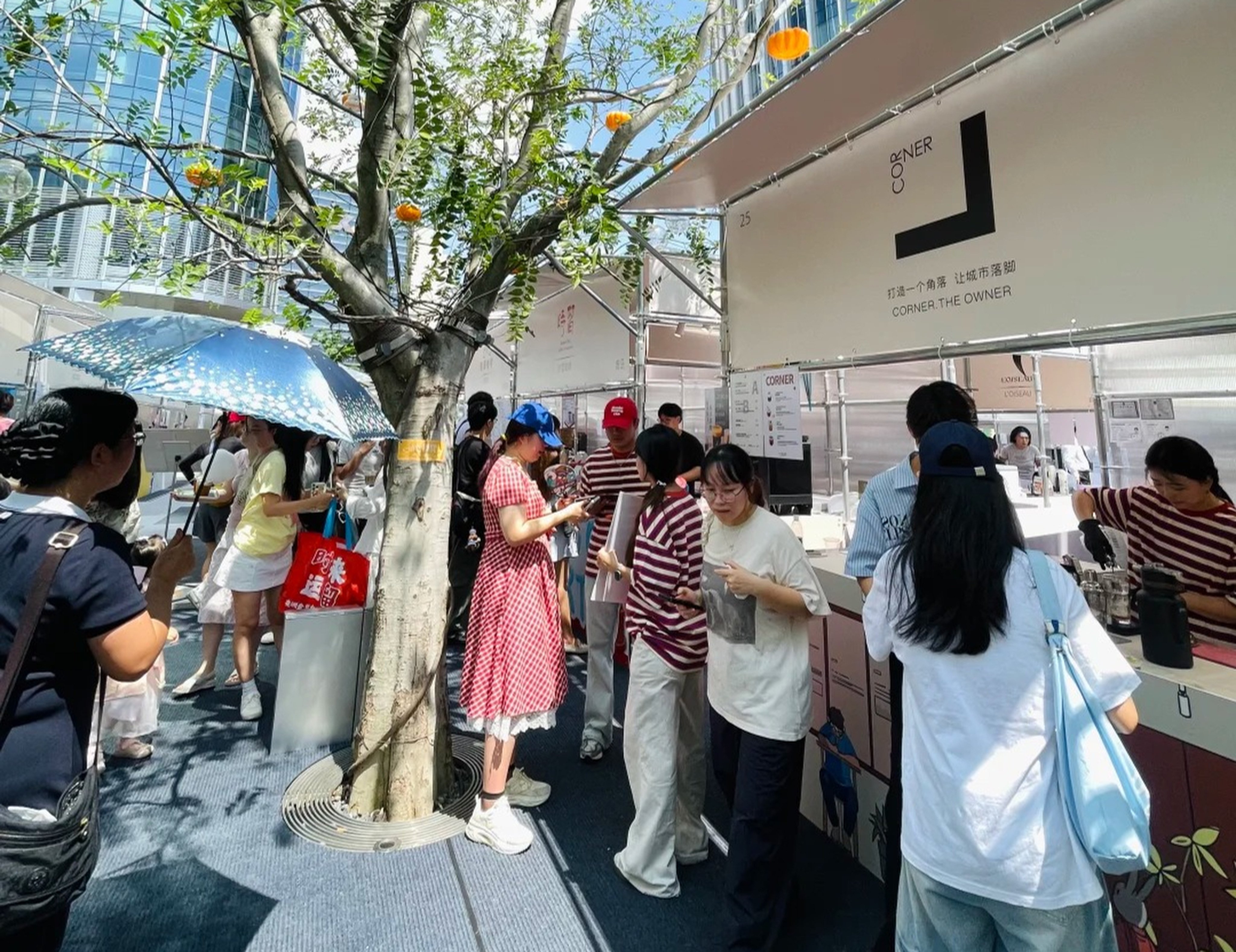 Shoppers stop for coffee at a market in Shenzhen. Photo: Handout