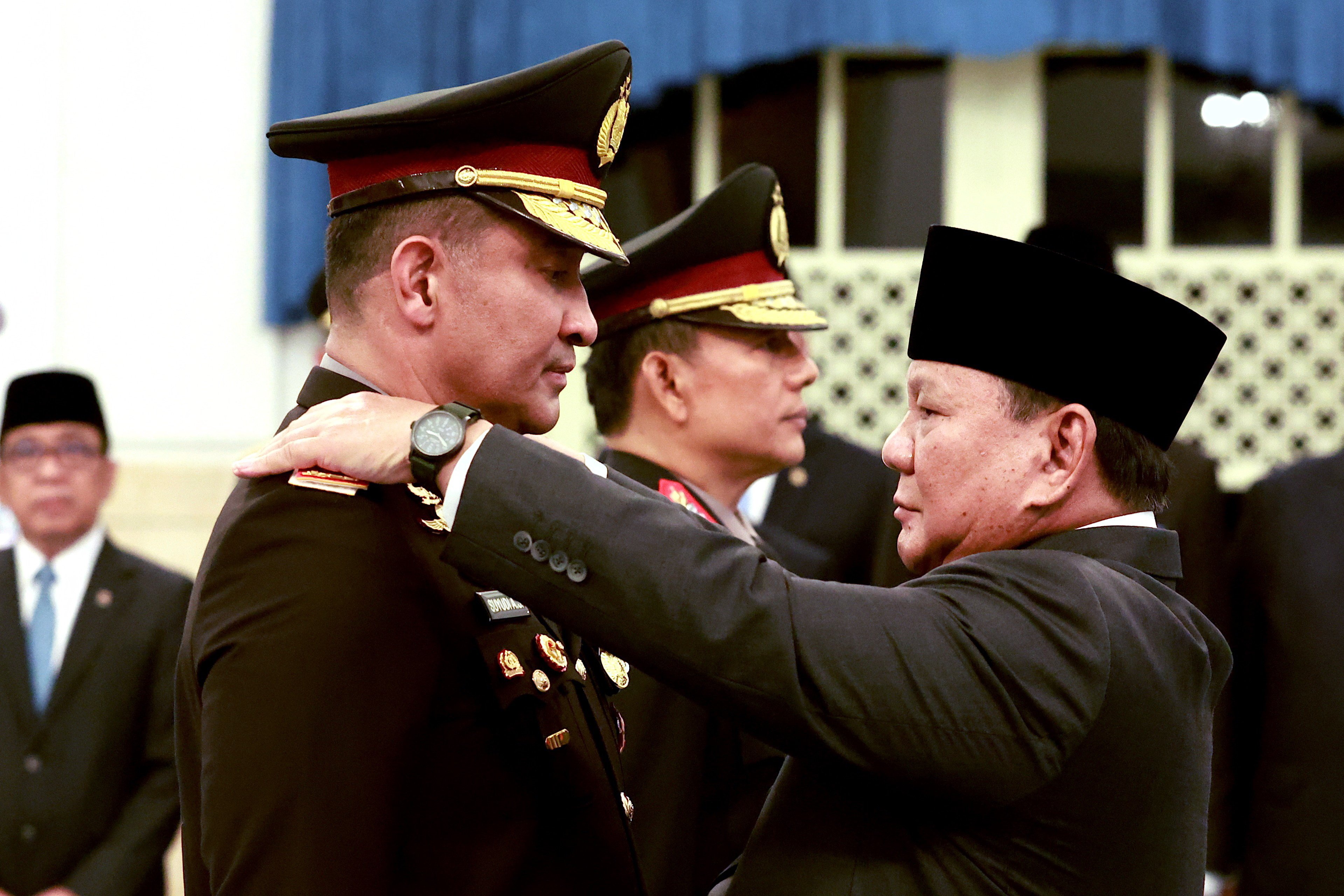 Indonesian President Prabowo Subianto attaches rank insignia on newly appointed National Police chief Suyudi Ario Seto during an inauguration ceremony at the presidential palace in Jakarta on Thursday. Photo: EPA