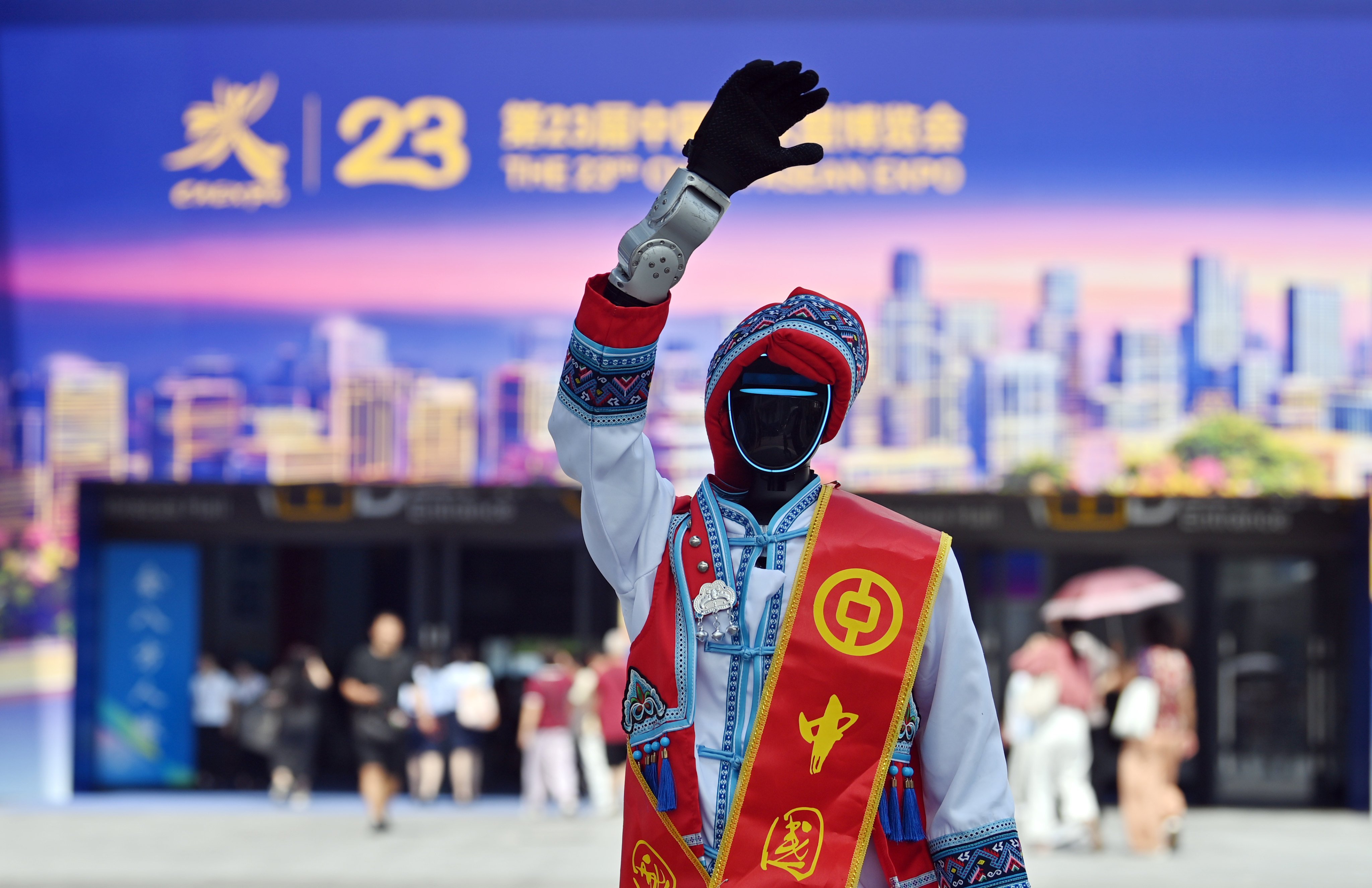 A humanoid robot in ethnic attire welcomes visitors to the China-Asean Expo in Nanning on September 21. Photo: Xinhua
