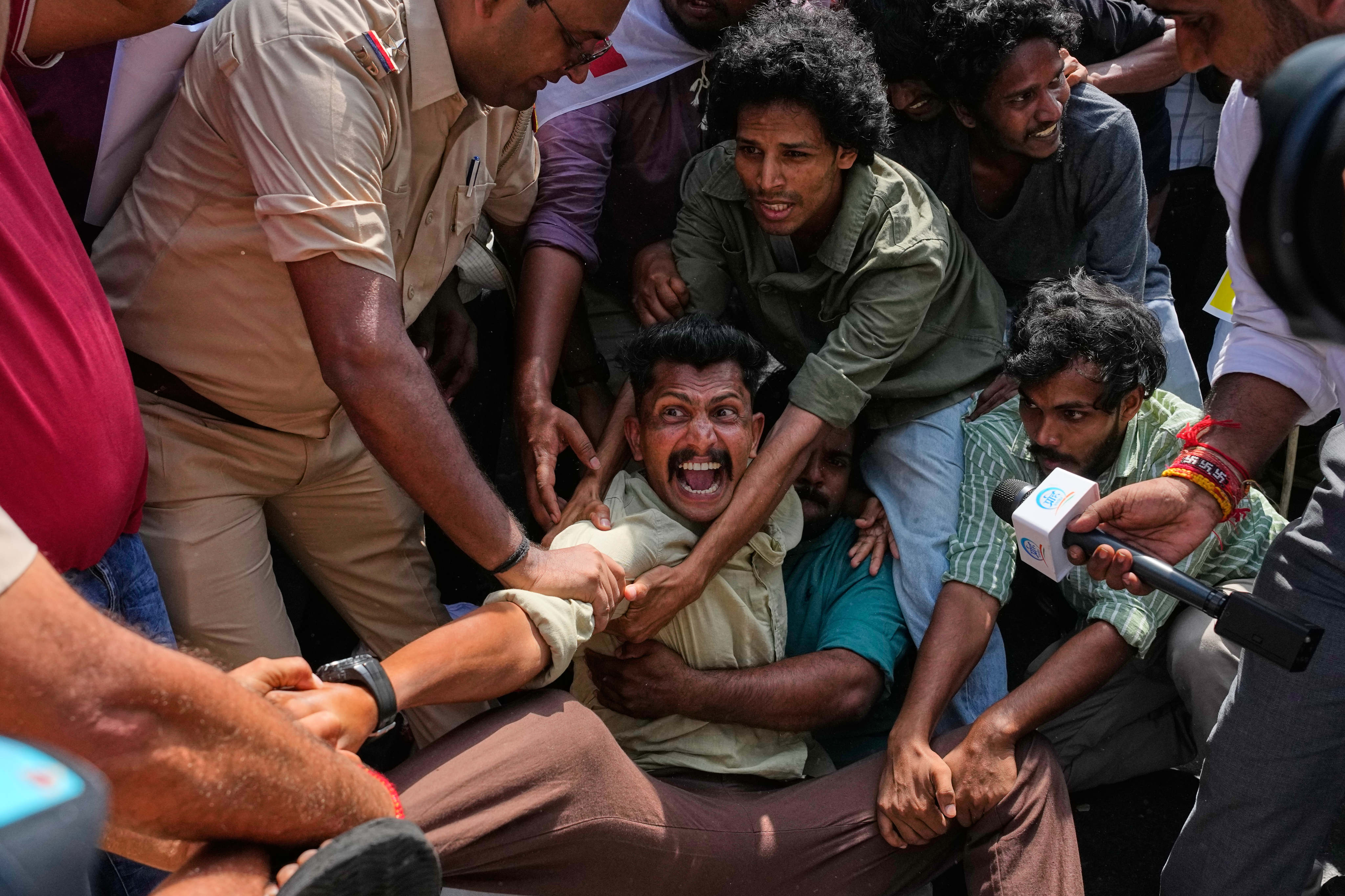 Socialist, left-wing parties and student activists shout slogans as police detain them during a protest against chief election commissioner Gyanesh Kumar in New Delhi on Friday. Photo: AP