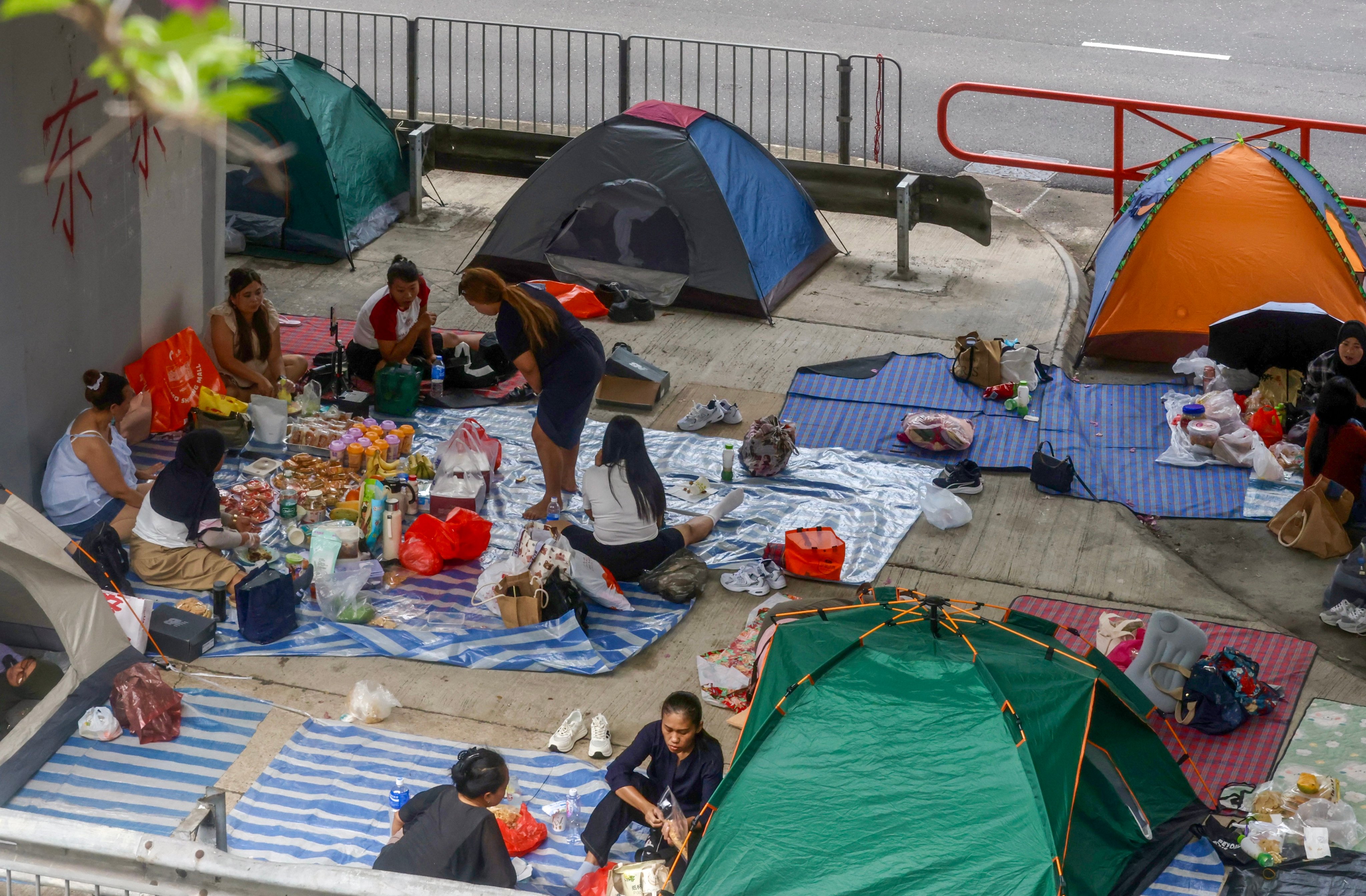 The government, however, has kept the monthly food allowance for helpers who are not provided with free meals unchanged at HK$1,236. Photo: Jonathan Wong