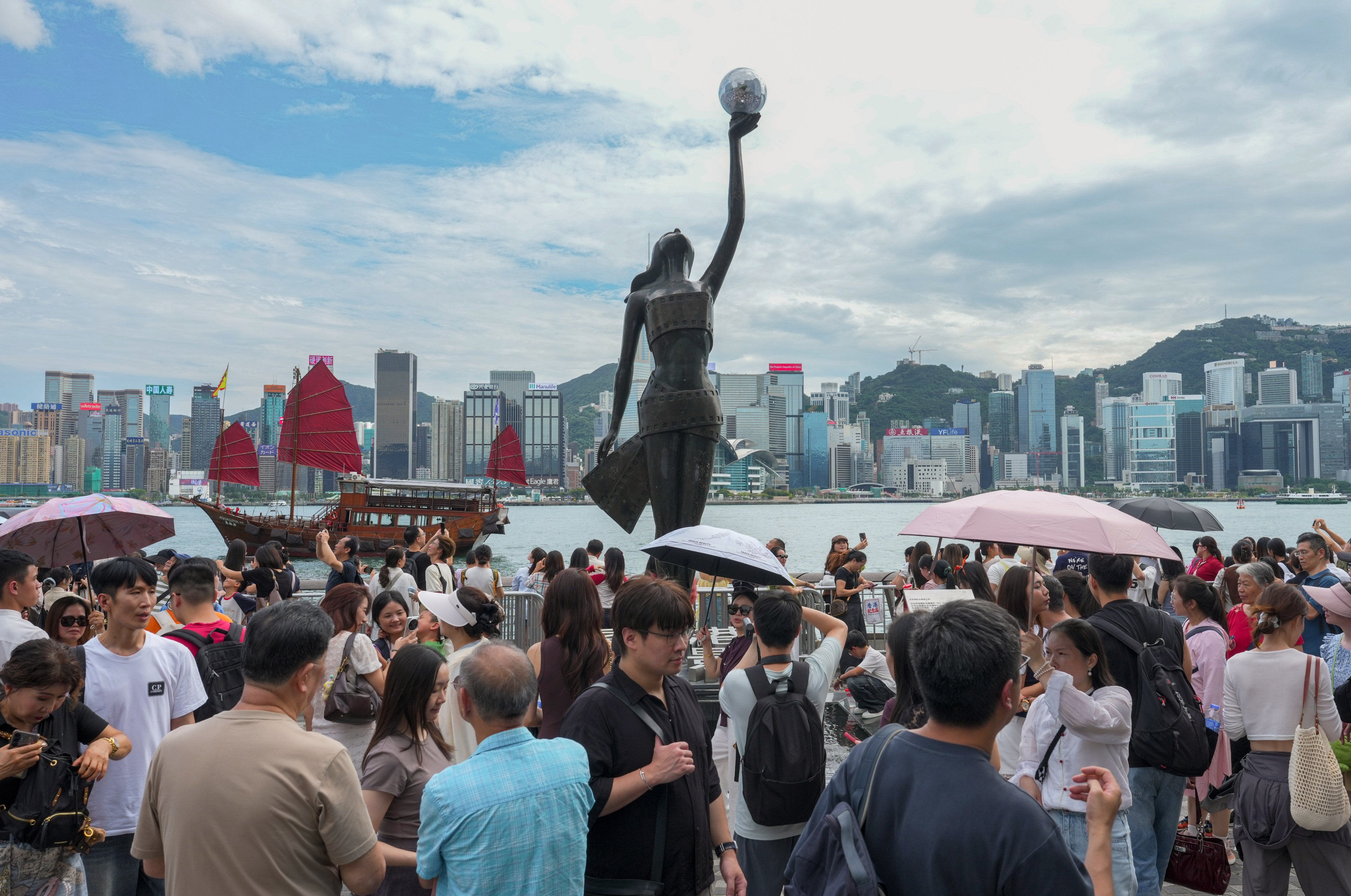 Mainland Chinese tourists pack the Avenue of Stars in Tsim Sha Tsui during the National Day Golden Week holiday, turning the waterfront landmark into one of Hong Kong’s busiest photo spots.
03OCT26    SCMP/ Dickson Lee