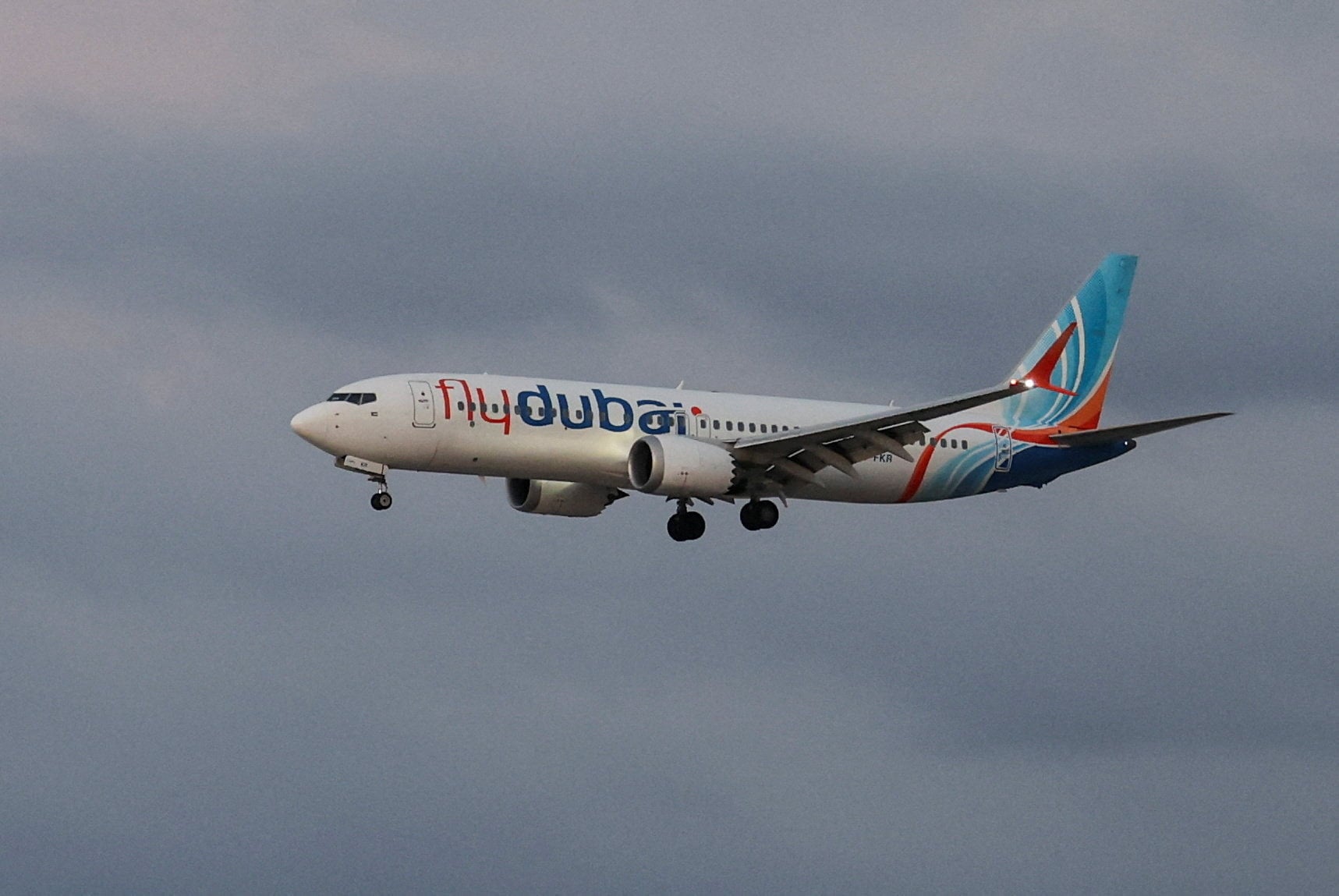 A plane carrying passengers who were on the FlyDubai aircraft bound for Israel from the UAE, which was diverted to Saudi Arabia, arrives at Ben Gurion International Airport, near Lod, Israel, on September 30. Photo: Reuters