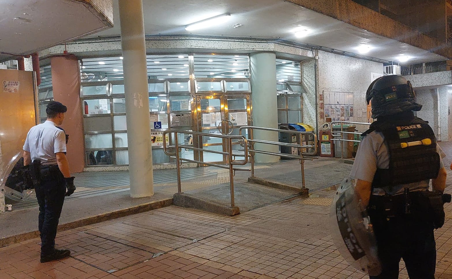 Officers have been sent to Ching Fai House in Tsz Ching Estate. Photo: Handout