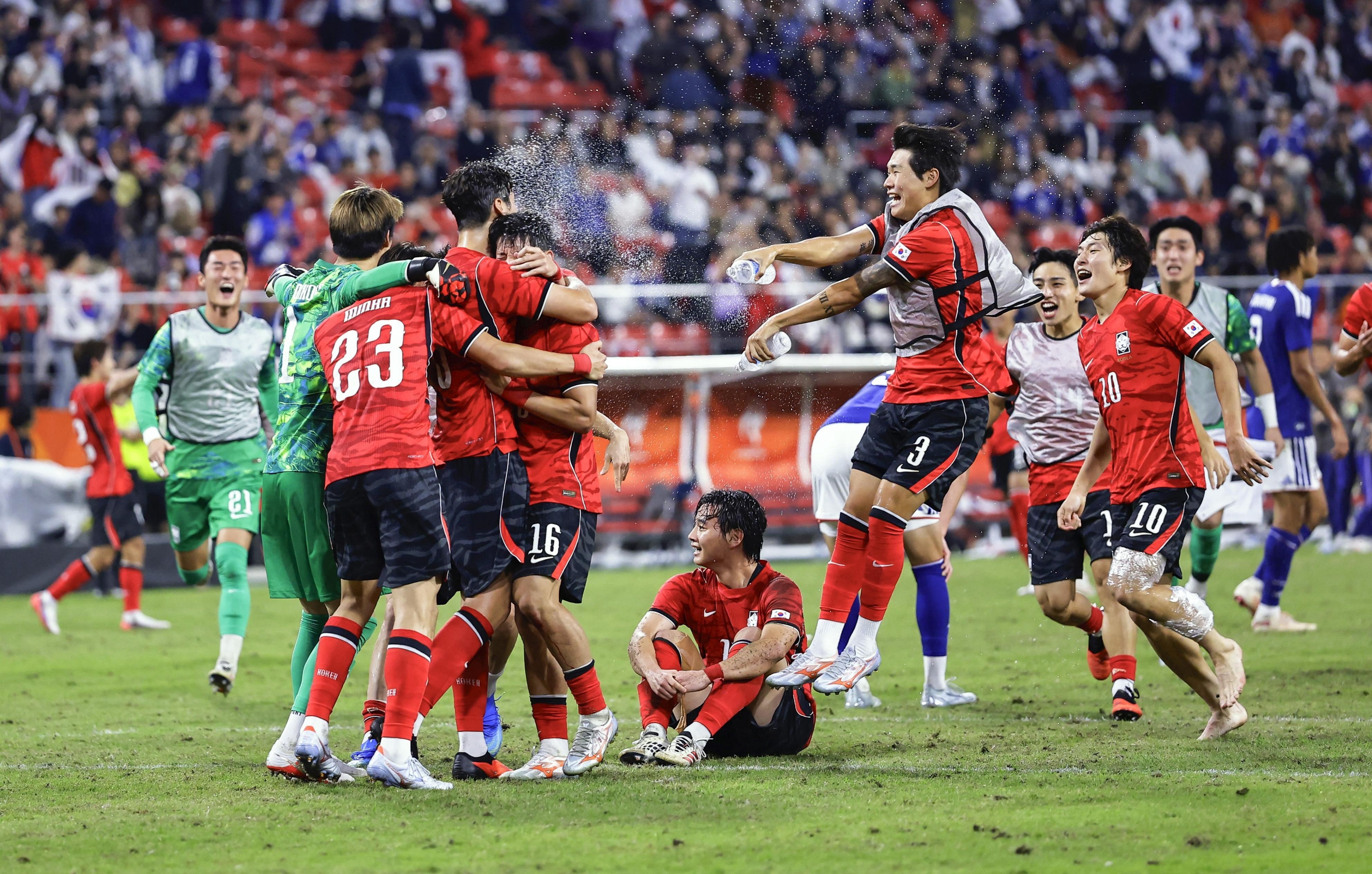 South Korea's win over Japan in the Asian Games football final has seen 20 of the 23-strong squad earning exemptions from military service. Photo: AP