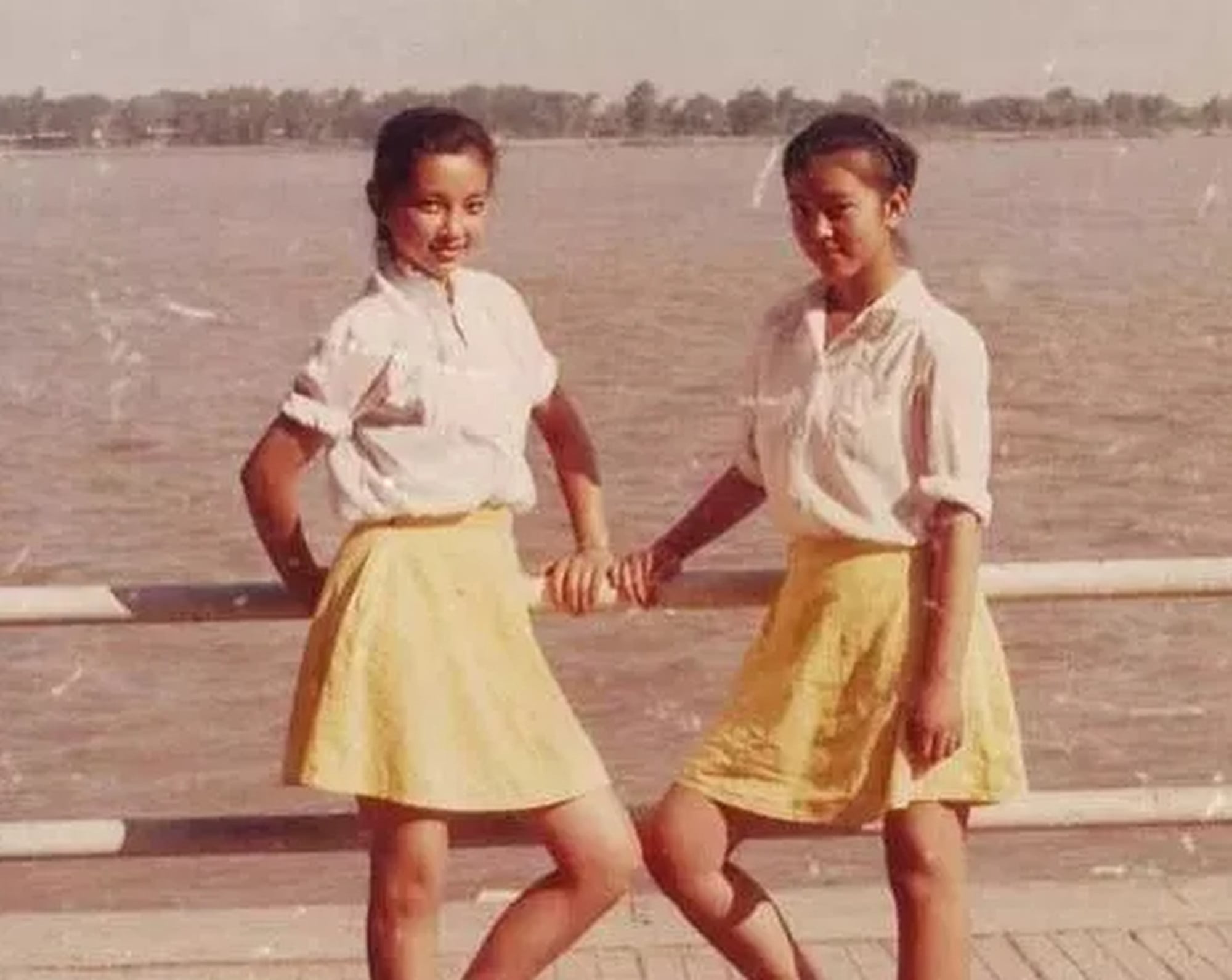 Growing up in northeast China, Li Bingbing and Li Xue looked remarkably alike, frequently leading people to mistake them for twins. Photo: QQ.com