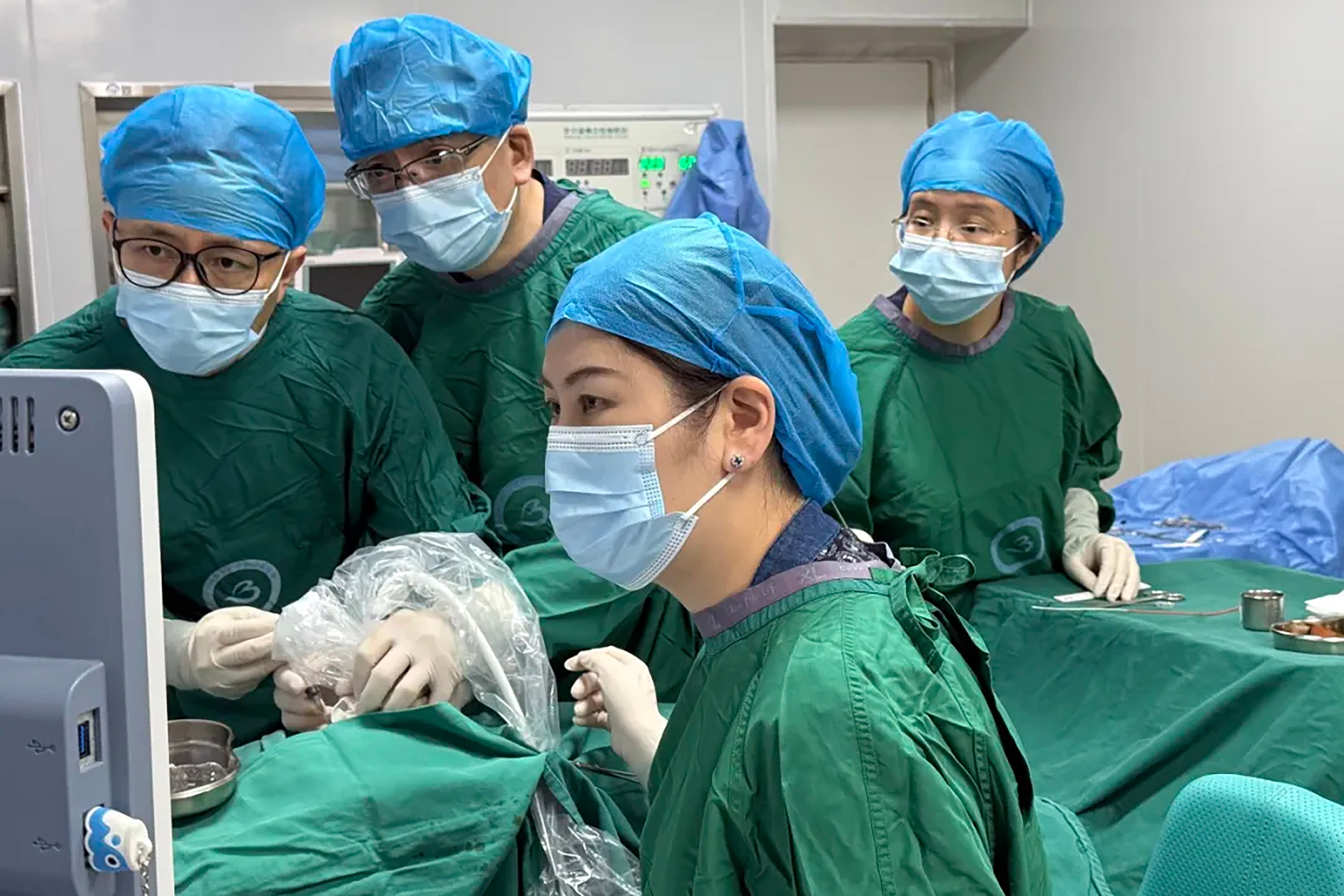 A medical team from Shenzhen and Hong Kong recently completed the challenging, precise removal of the foetal chest tumour. Photo: QQ.com