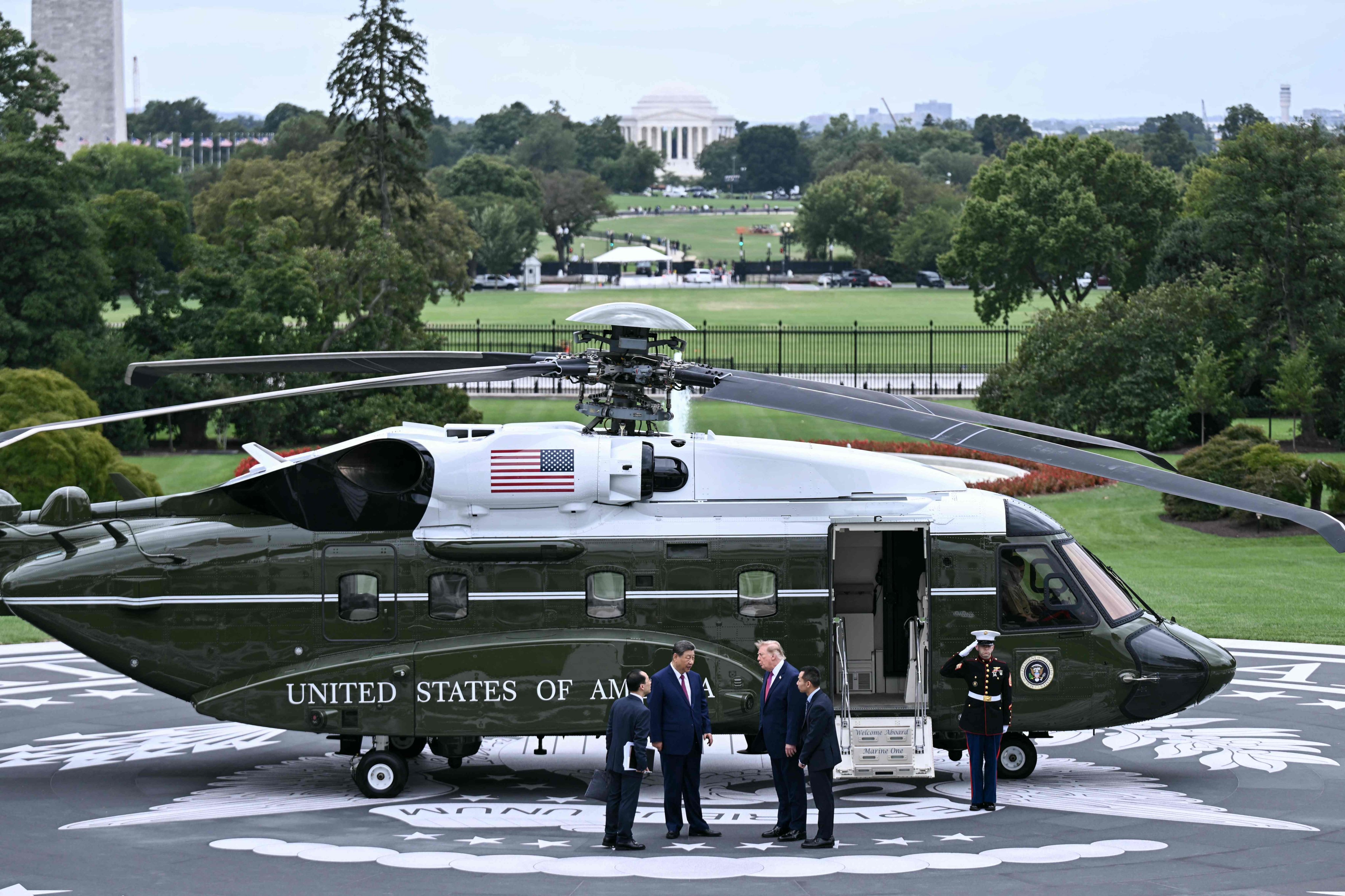 US President Donald Trump shows Chinese President Xi Jinping Marine One and the new helipad on the South Lawn of the White House after their bilateral meeting, in Washington on September 24. Photo: AFP