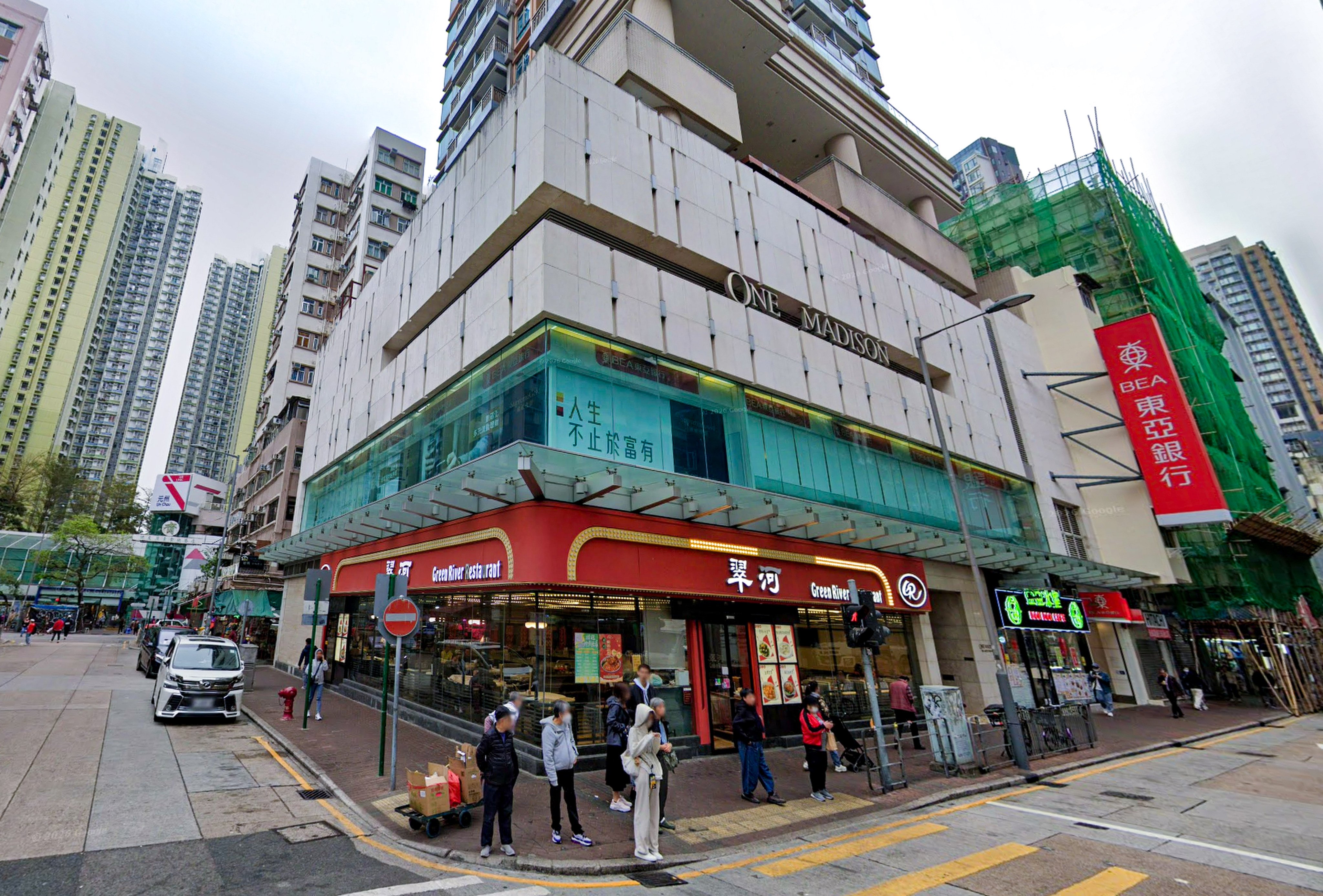 Firefighters were called to One Madison on Castle Peak Road in Cheung Sha Wan and forced their way inside the flat. Photo: Google Maps