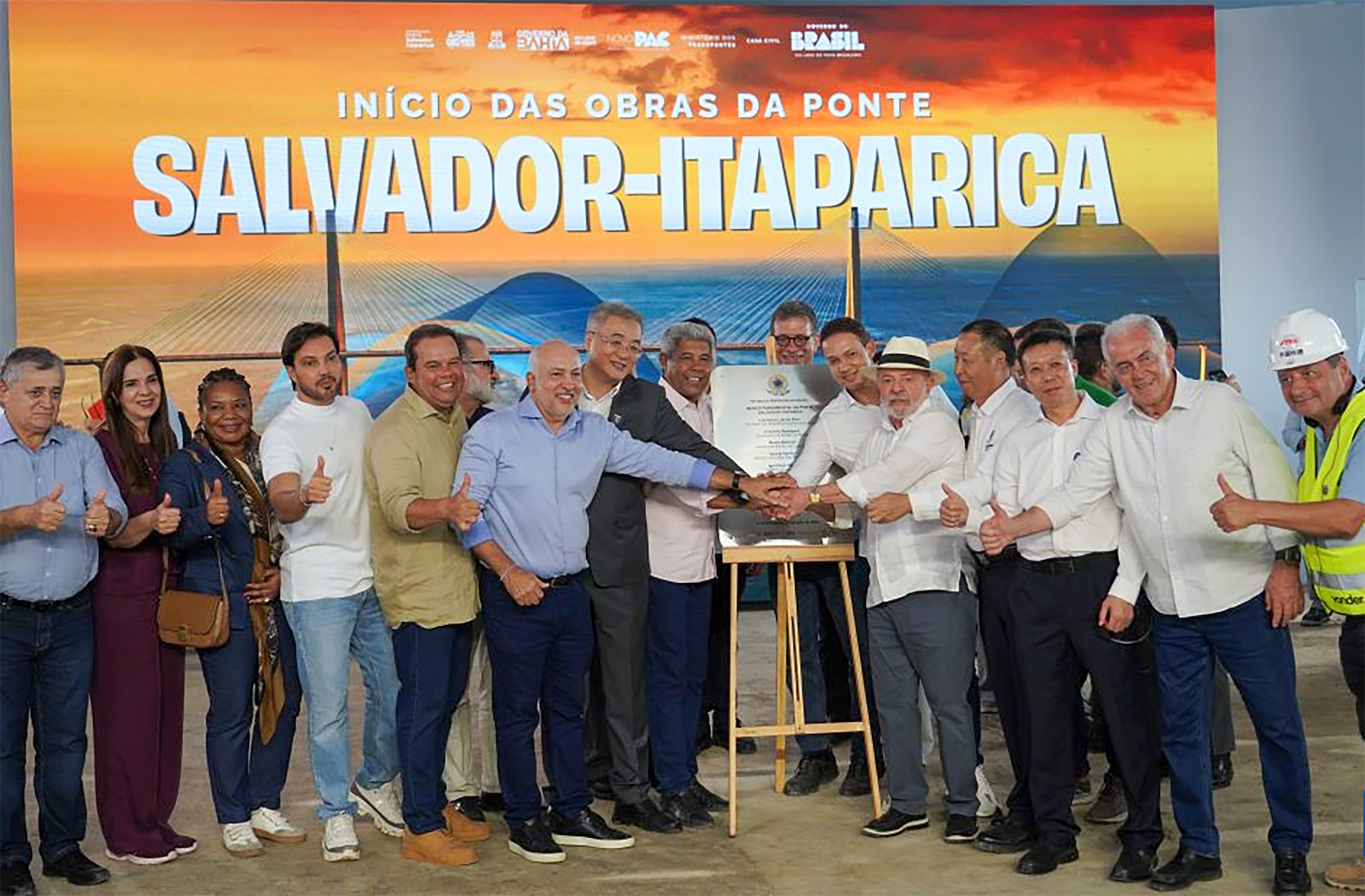 Brazilian President Luiz Inacio Lula da Silva (fifth from right) attends the groundbreaking ceremony for the Salvador-Itaparica bridge in Vera Cruz, Brazil, on July 1. Photo: Xinhua