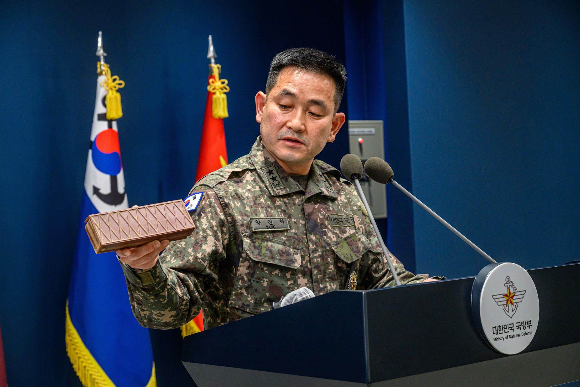 Major General Yang Jin-hyeok, director of operations for South Korea’s Joint Chiefs of Staff, holds up a previously recovered North Korean anti-personnel mine during a briefing in Seoul on Monday. Photo: Korea Times
