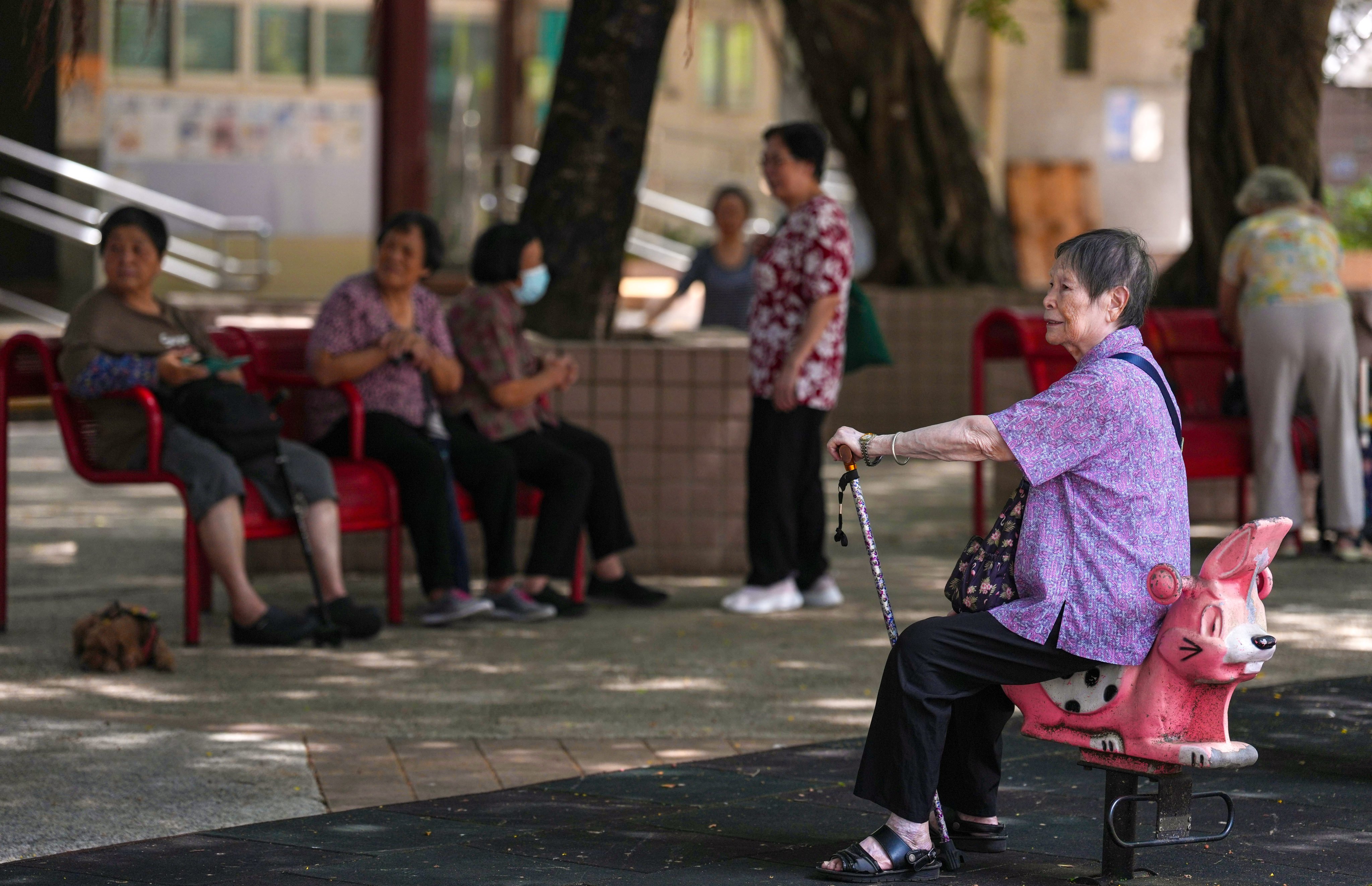 Elderly residents rest in the shade on Wang Tau Hom Estate in Lok Fu on September 10. Photo: Karma Lo