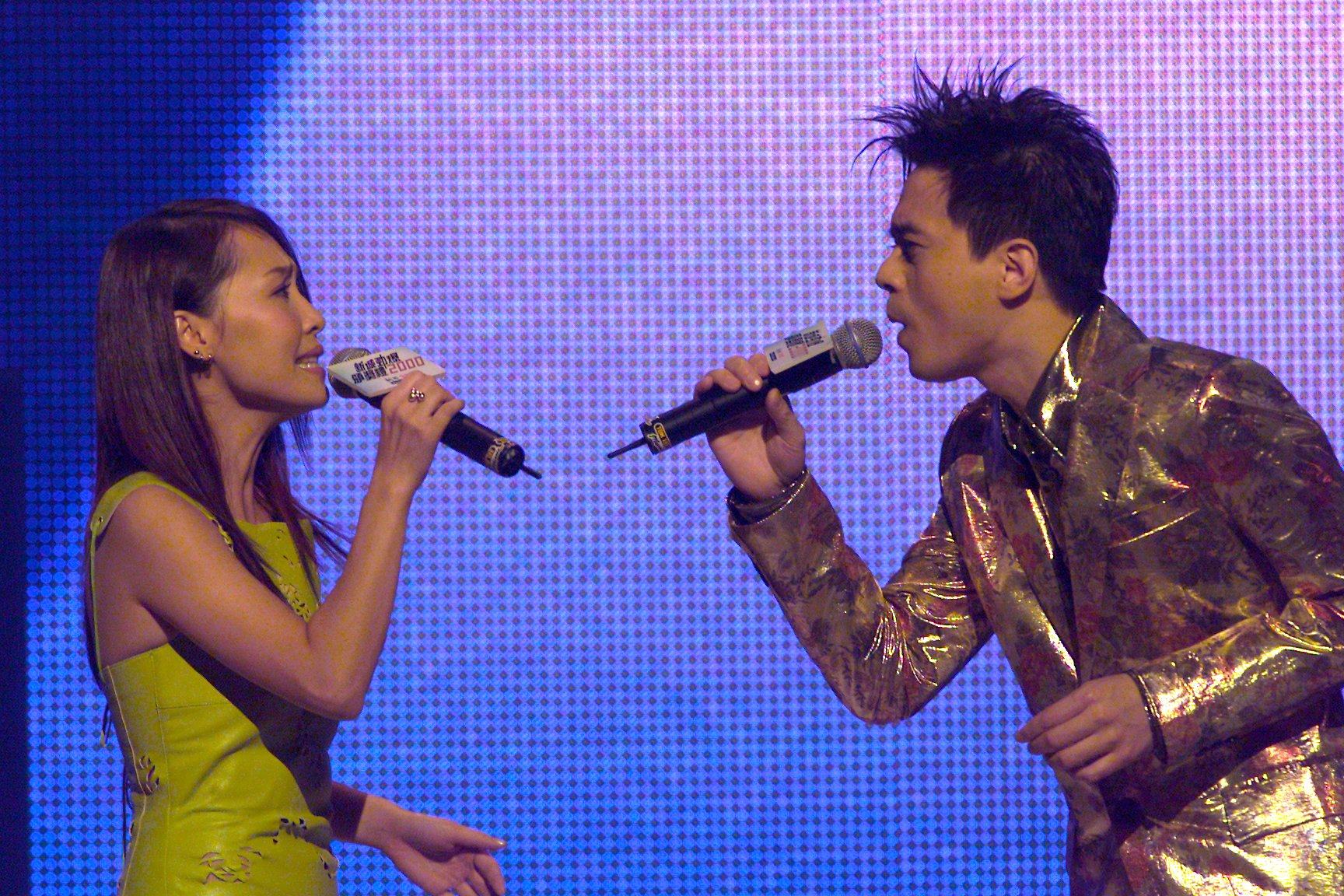 Cass Phang (left) and Wong perform at the Metro Radio Music Awards presentation at the Hong Kong Convention and Exhibition Centre in 2000. Photo: Edward Wong