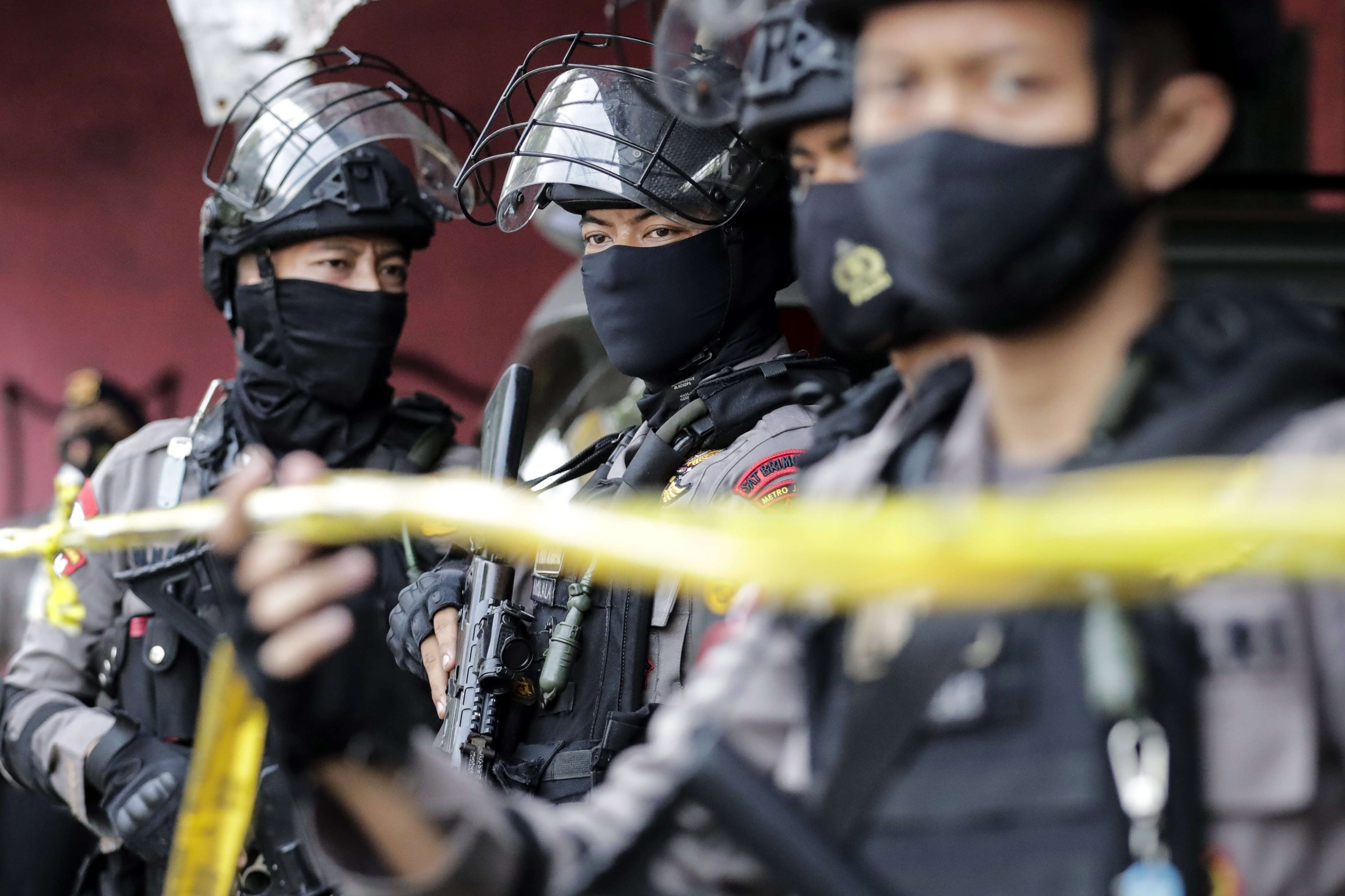 Police officers secure an area during a raid on suspected militants in Jakarta in 2021. Photo: EPA-EFE