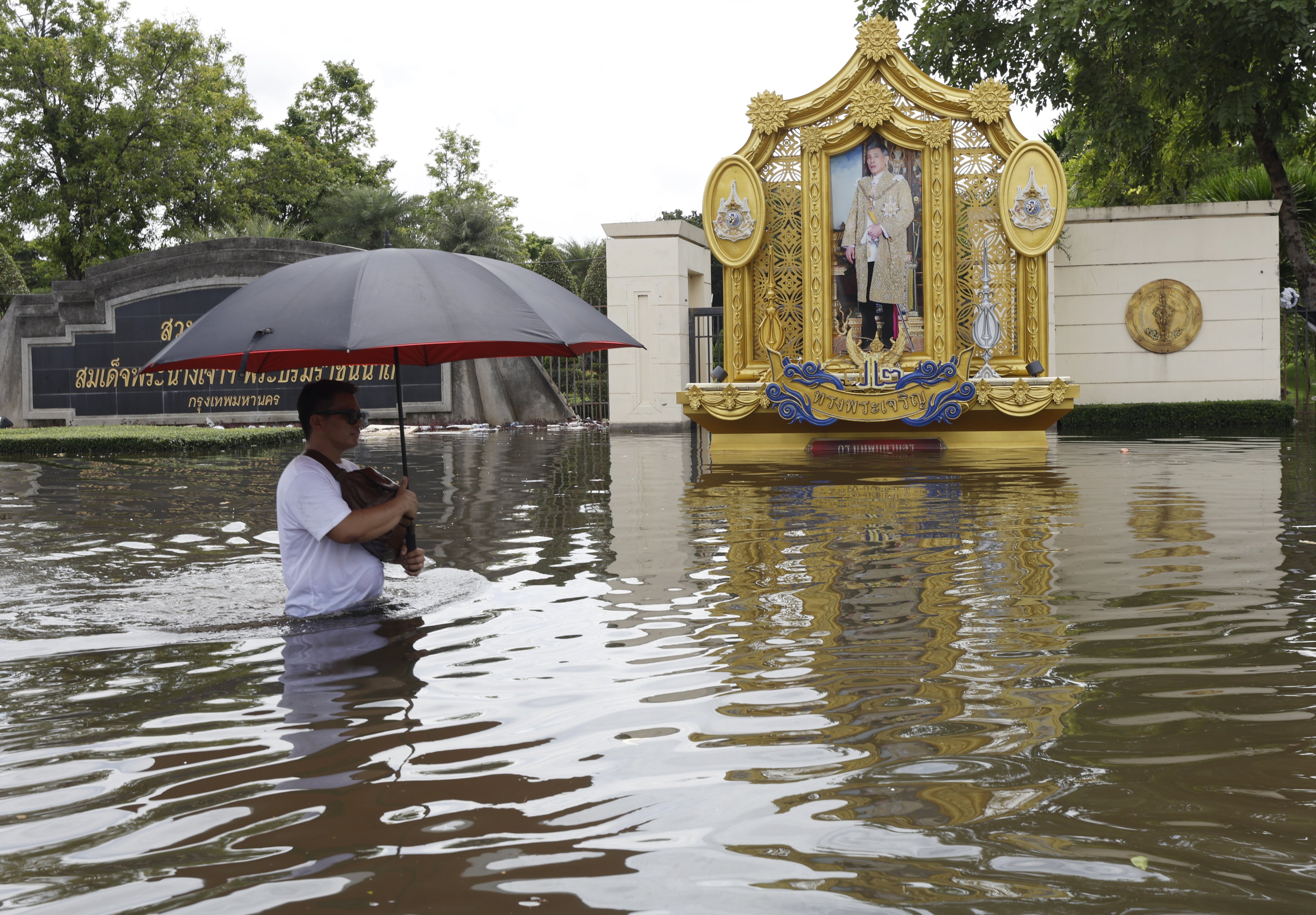 A resident navigates floodwaters in the Lat Krabang district of Bangkok, Thailand, on September 29. Photo: EPA