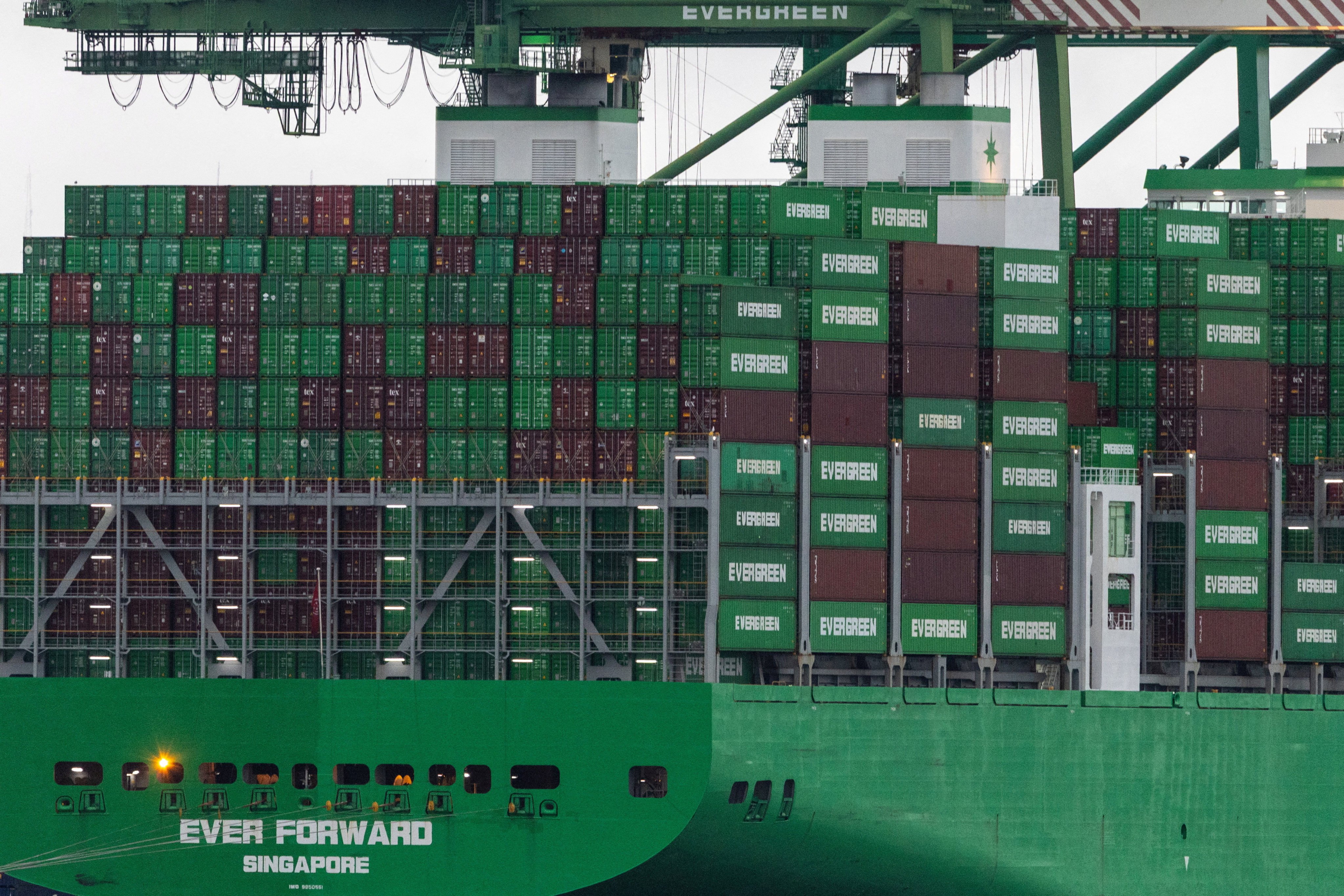 Shipping containers are stacked on a cargo ship at the port of Oakland, California, on February 24, 2026. Photo: Reuters