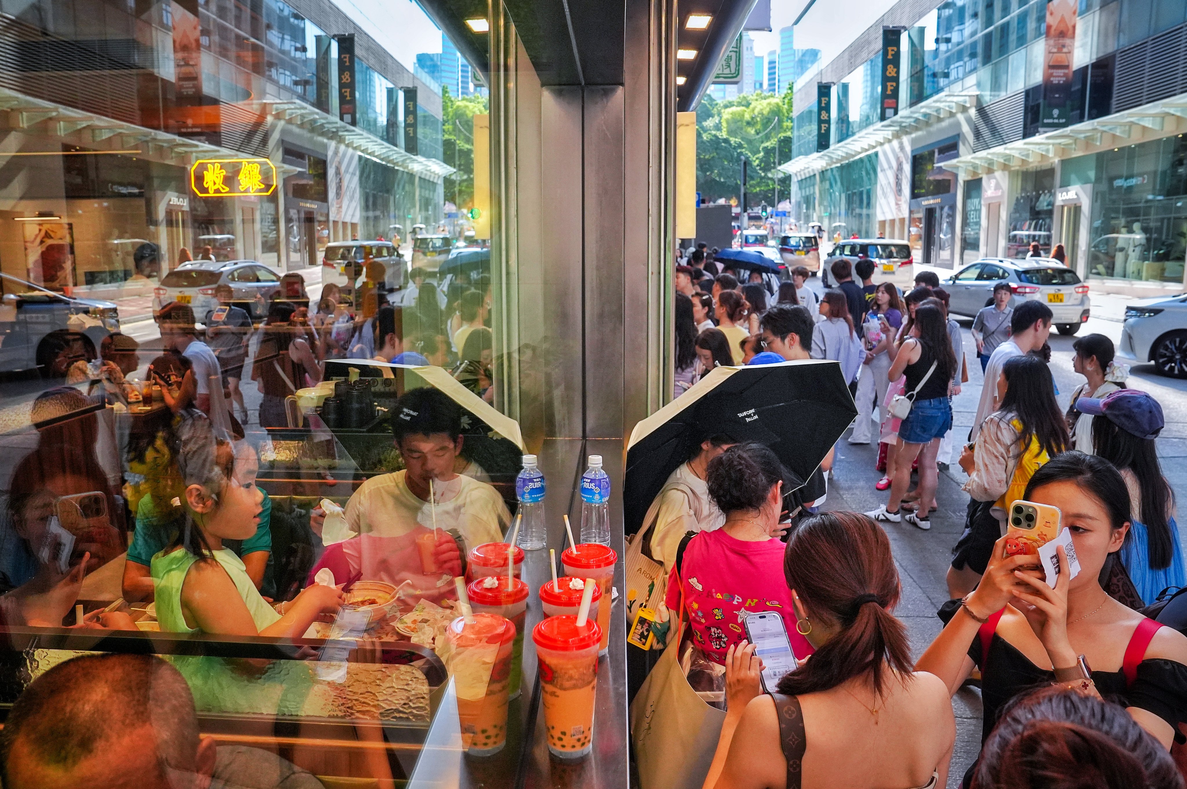 Customers queue up outside a restaurant in Tsim Sha Tsui on the National Day holiday on October 1. Photo: Elson Li