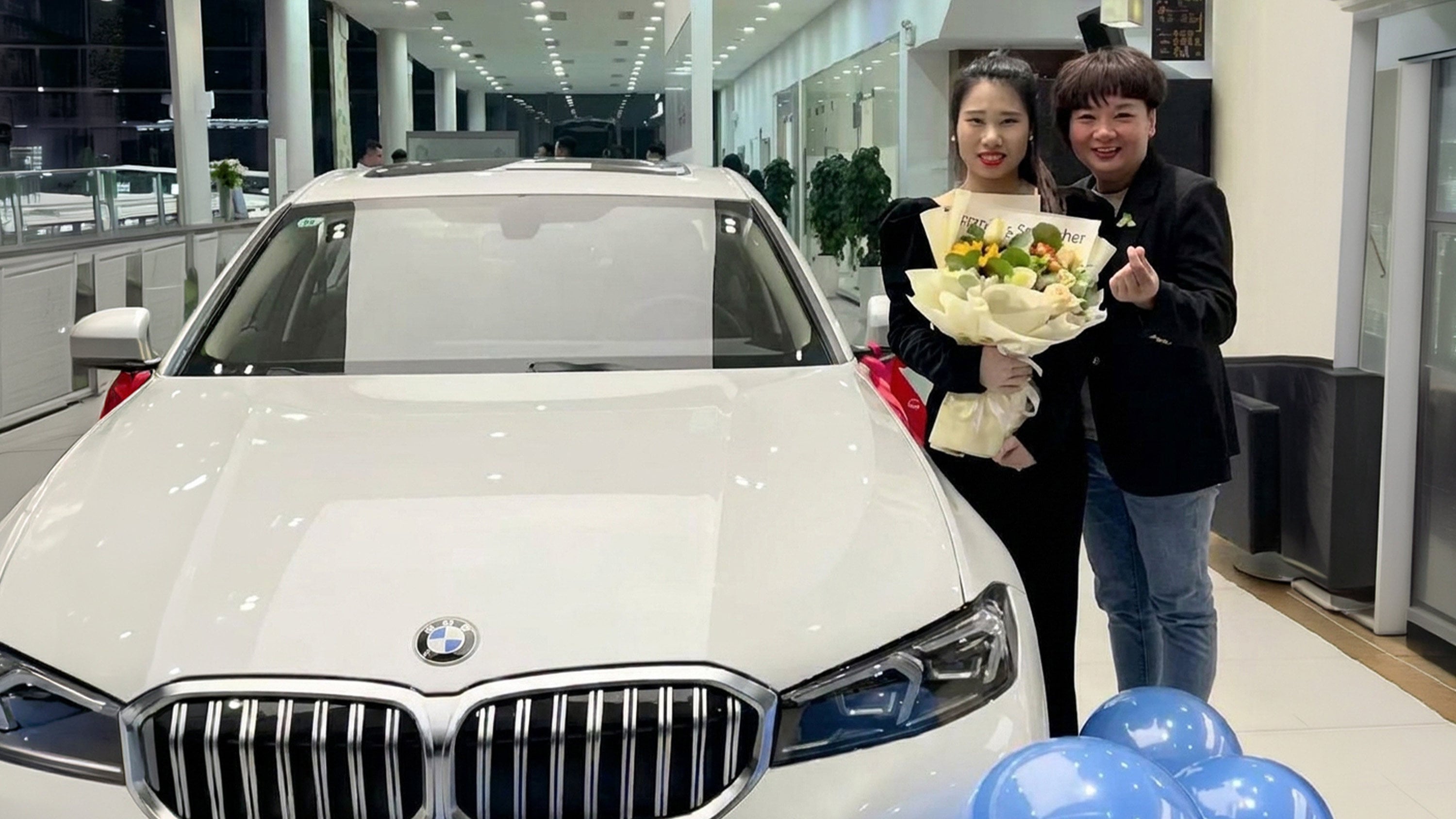 To protect her top performers from commuting on e-scooters during severe weather, a compassionate CEO in China rewarded them with brand-new BMWs. Photo: Douyin
