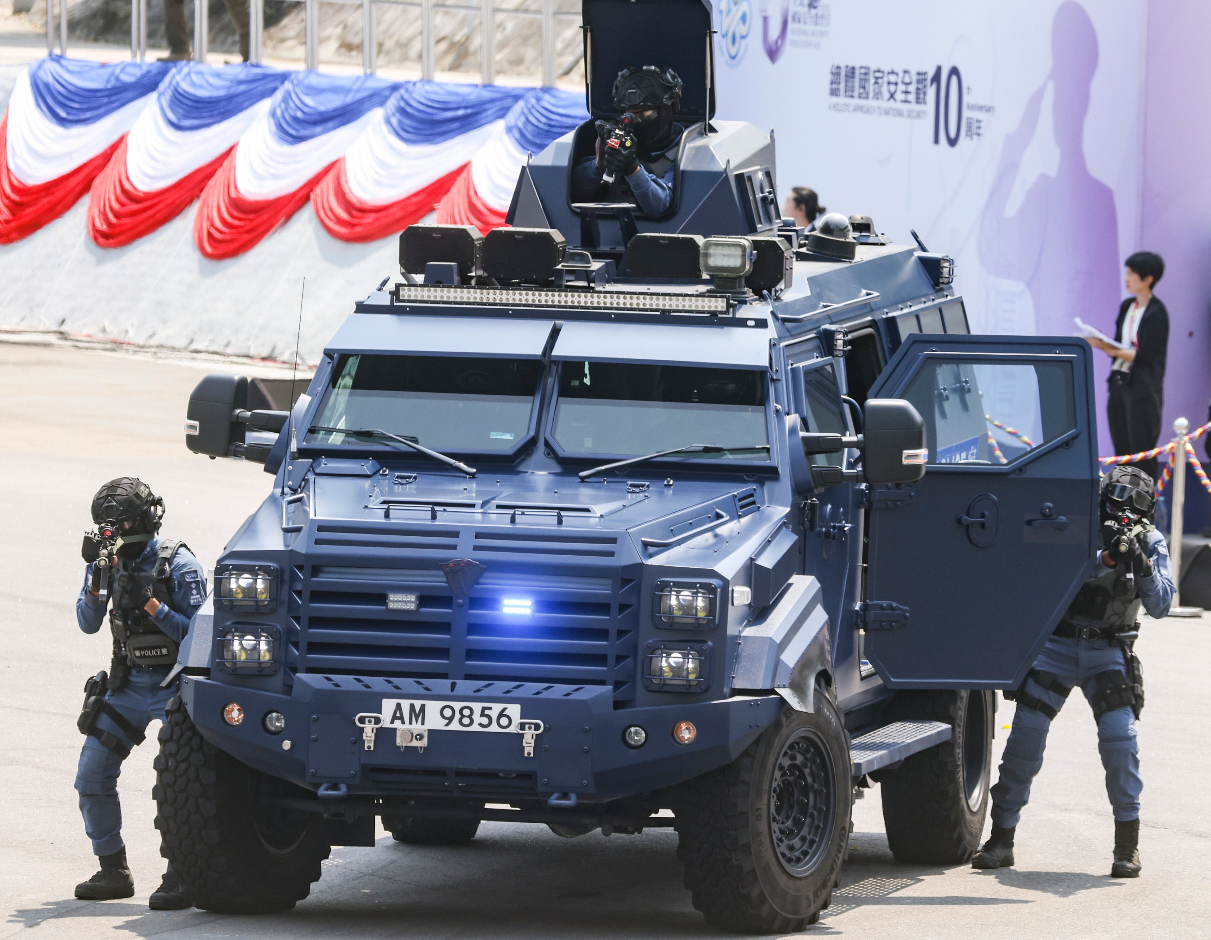 Police conduct a counterterrorism exercise during National Security Education Day. Photo: Yik Yeung-man