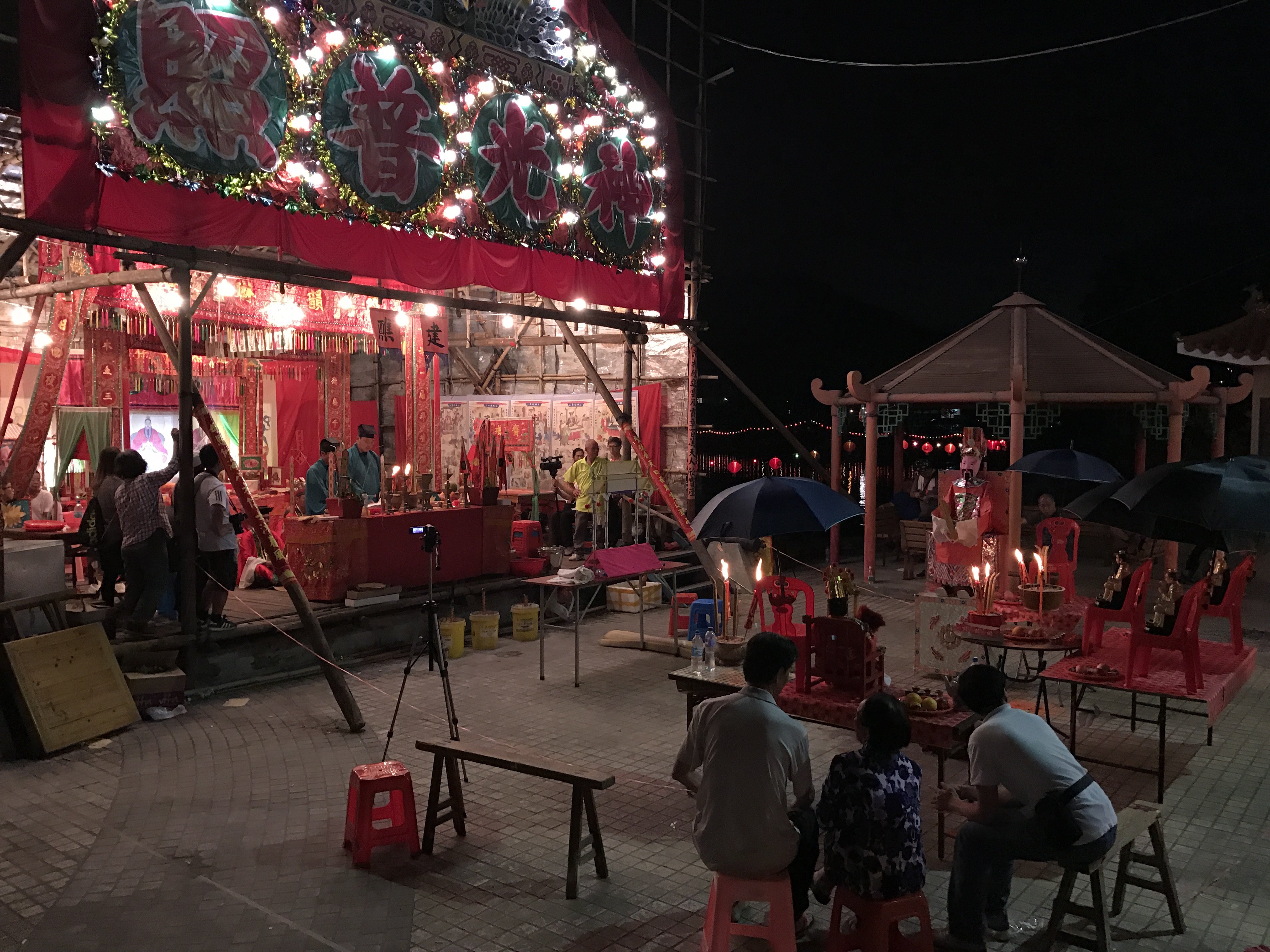 Kat O residents and family members from overseas build a bamboo theatre for various rituals and a Chinese opera presentation during the festival in 2016. Photo: The Conservancy Association