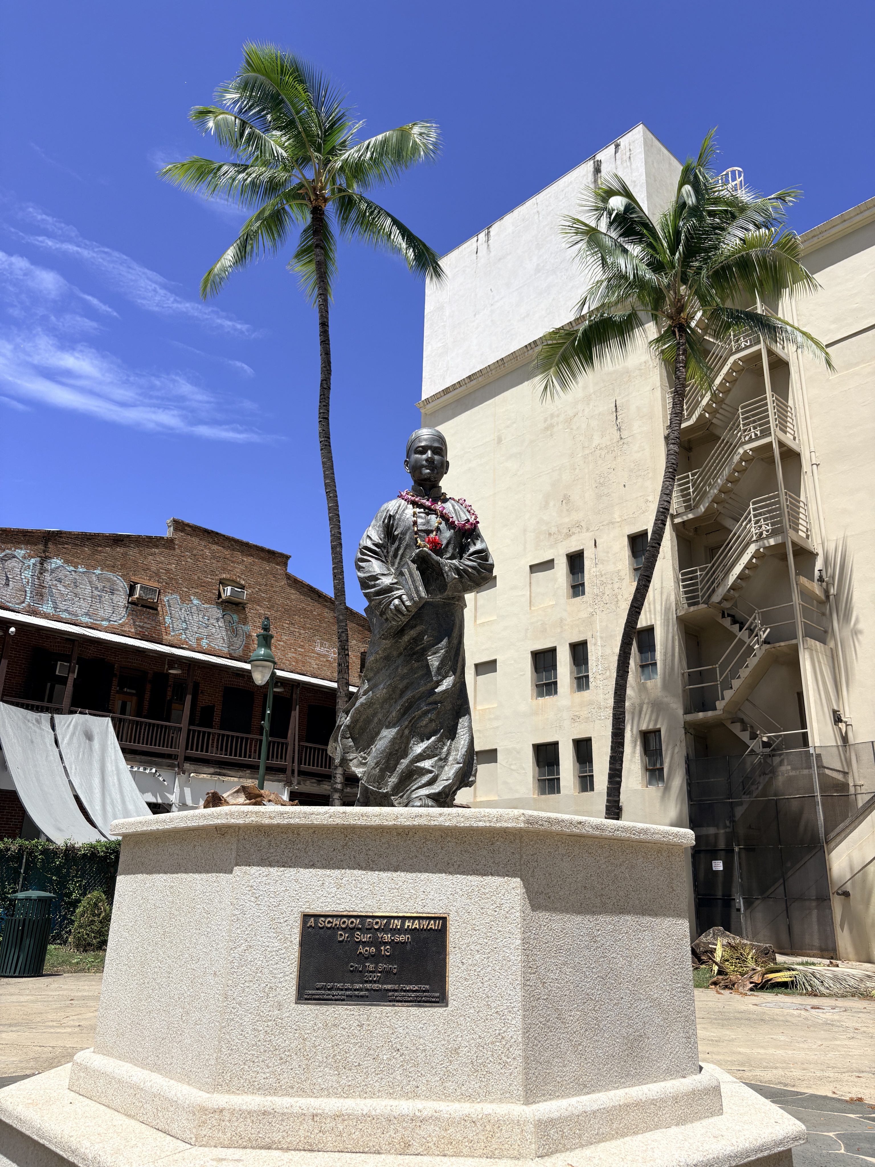 A statue depicting Sun Yat-sen at age 13, created by Hong Kong sculptor Chu Tat-shing and donated to Honolulu by the Sun Yat-sen Hawaii Foundation in 2007. Photo: Teresa Frontado