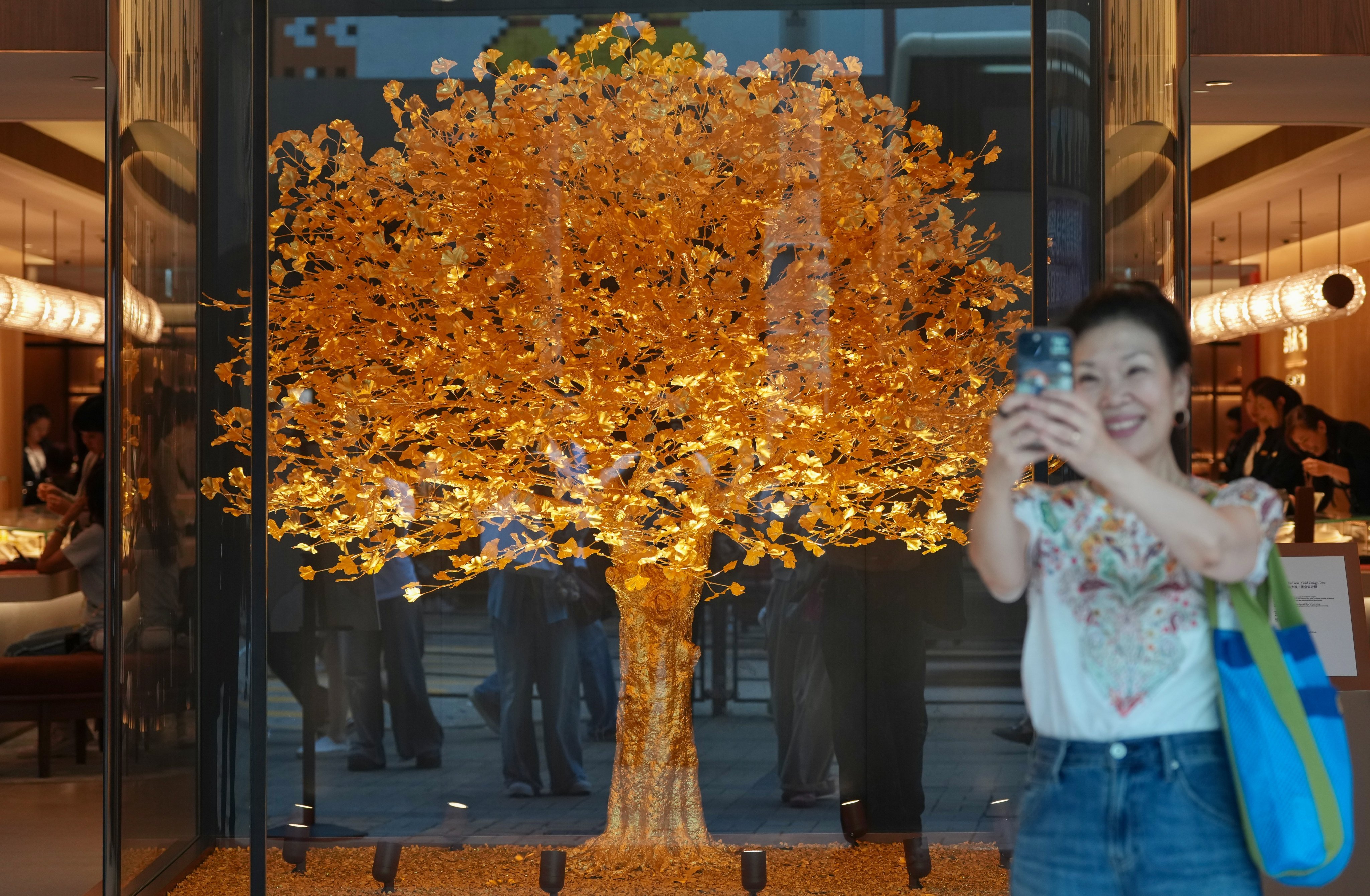 A Golden Ginkgo Tree crafted from nearly 40,000 grams of pure gold and standing 2.1 metres tall is displayed at Chow Tai Fook’s flagship store on Canton Road, Hong Kong, on April 26. Photo: Karma Lo