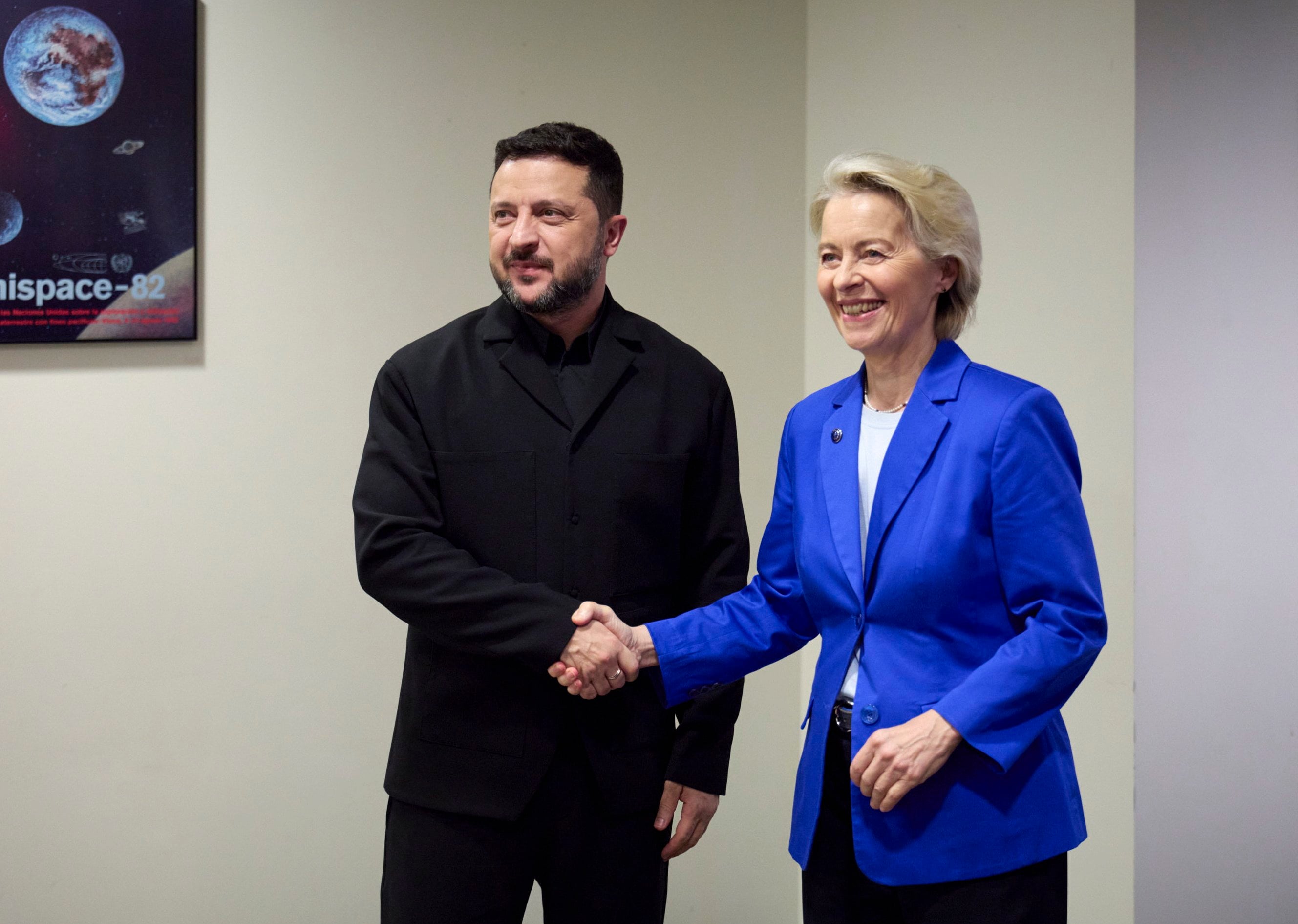 Ukraine’s President Volodymyr Zelensky (left) with European Commission President Ursula von der Leyen during a meeting in New York in September. Photo: EPA / Ukrainian Presidential Press Service / Handout