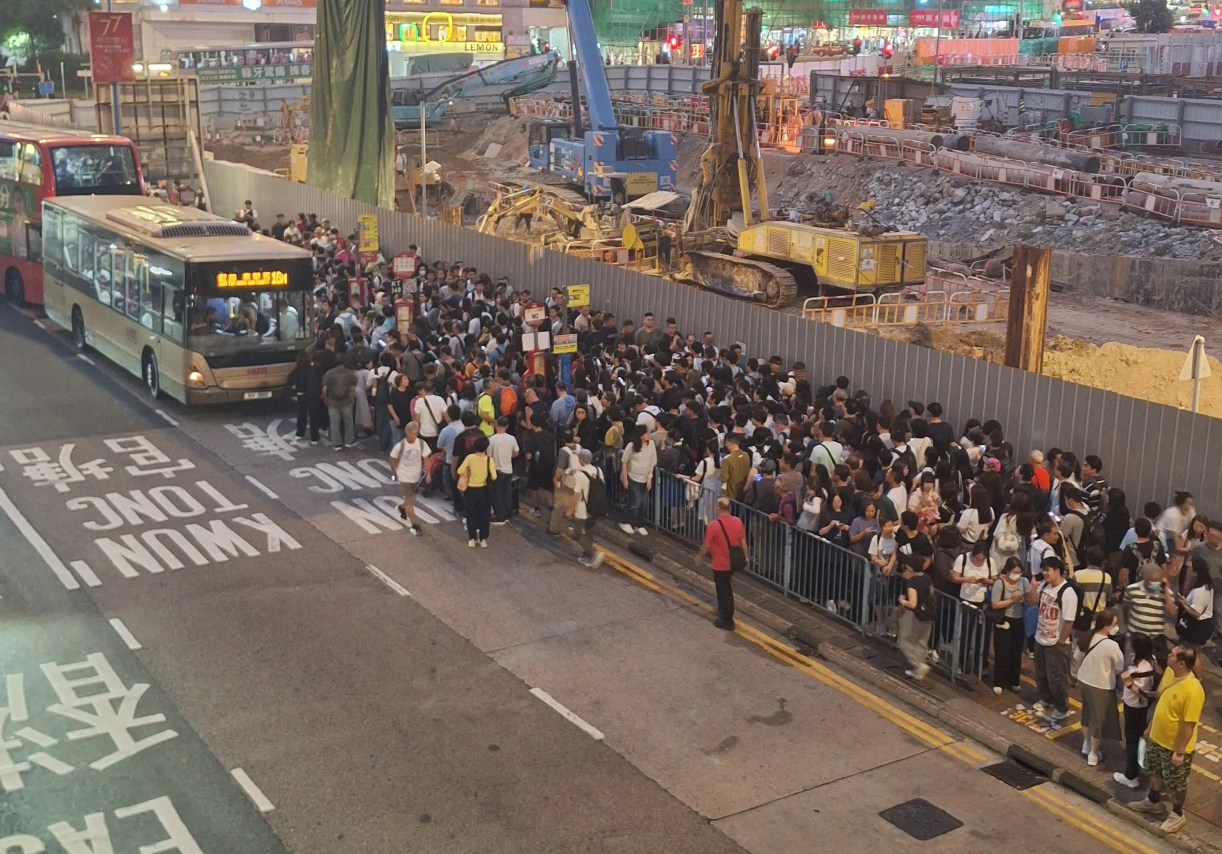 Free shuttle buses have been arranged between Kwun Tong, Lam Tin and Yau Tong stations. Photo: Handout