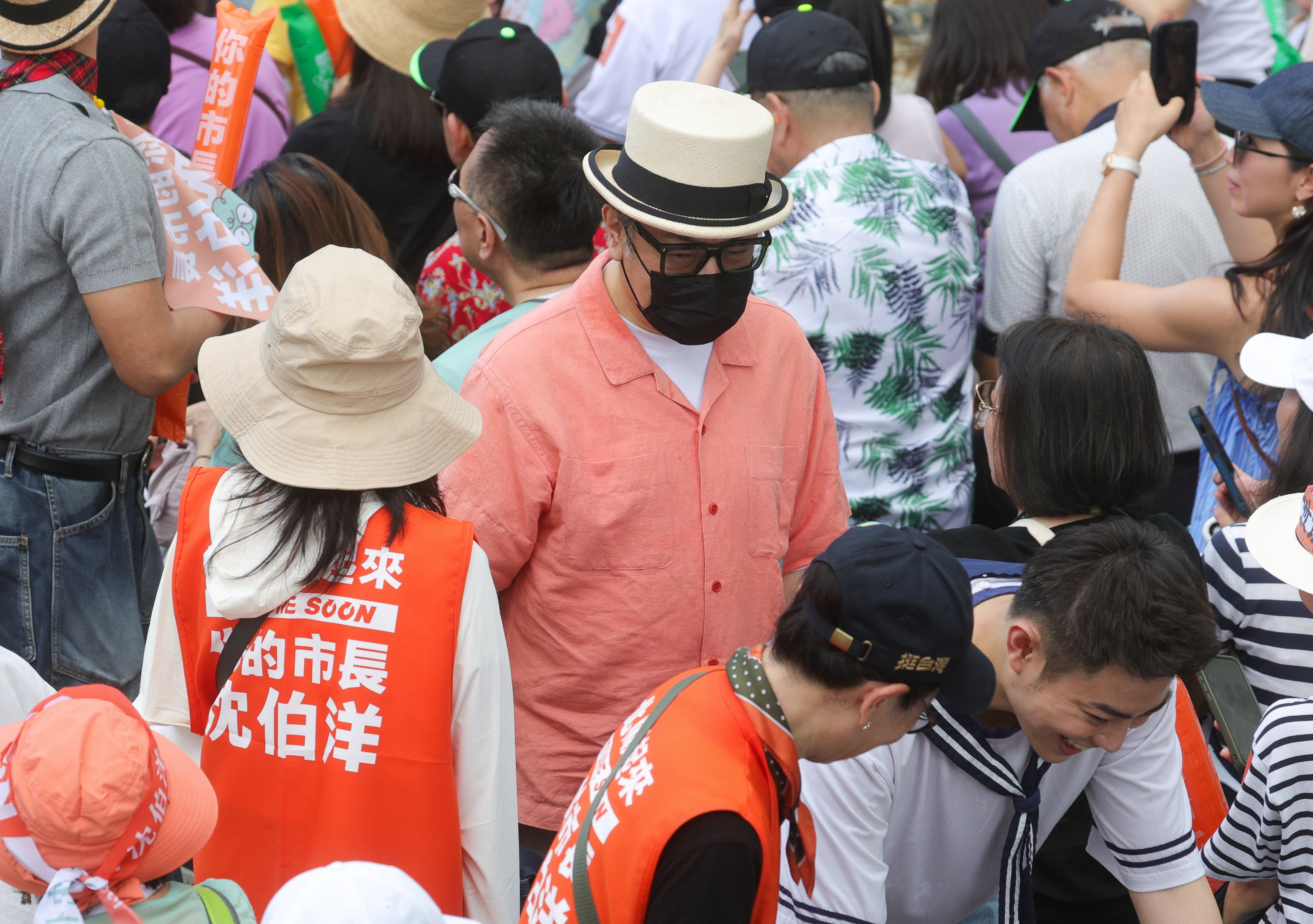 Television personality Kevin Tsai Kang-yong attends a rally for the Democratic Progressive Party's Taipei mayoral candidate Puma Shen Po-yang in Taiwan on October 4. Photo: CNA
