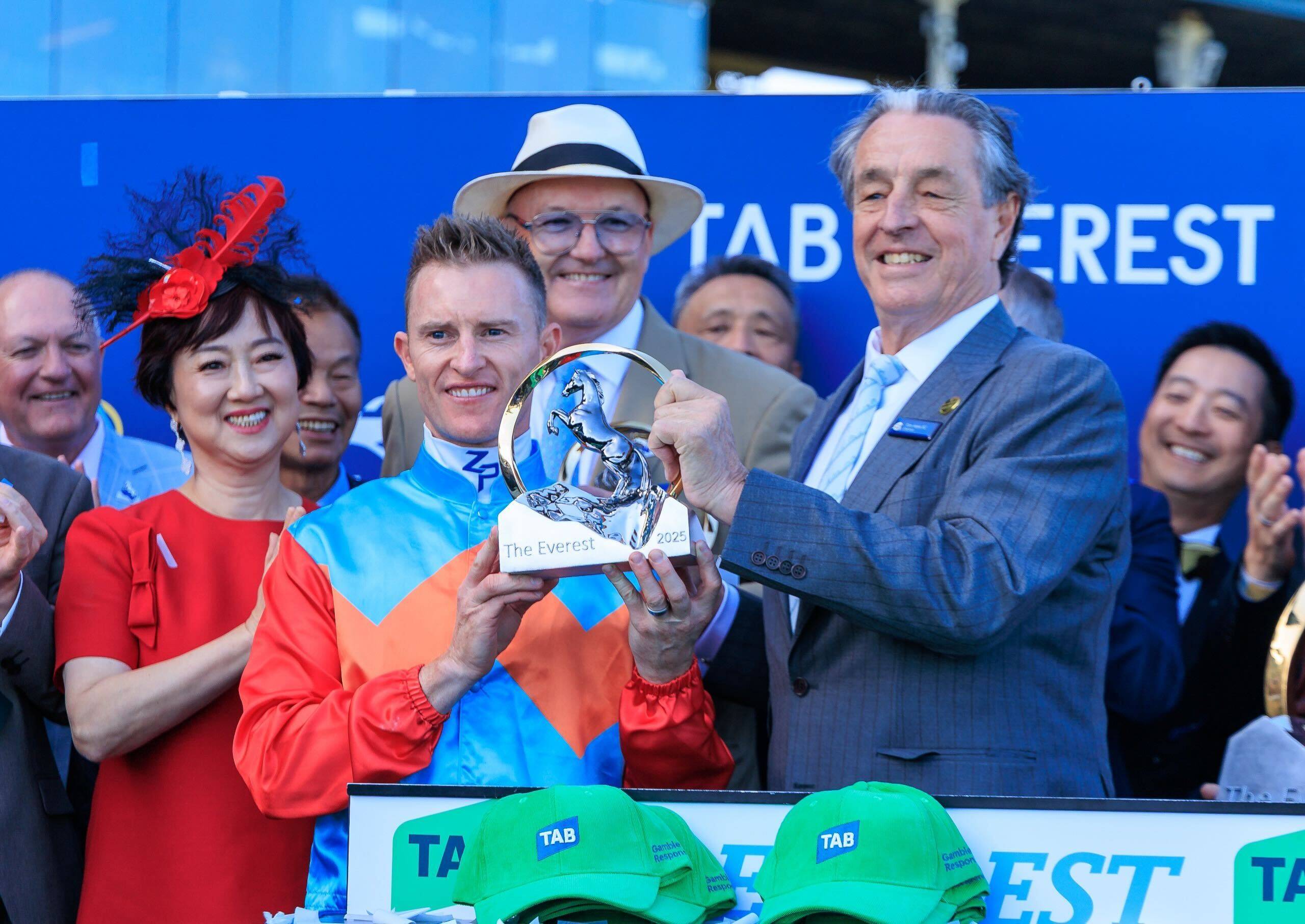 Jockey Zac Purton with last year’s The Everest trophy. Photos: HKJC