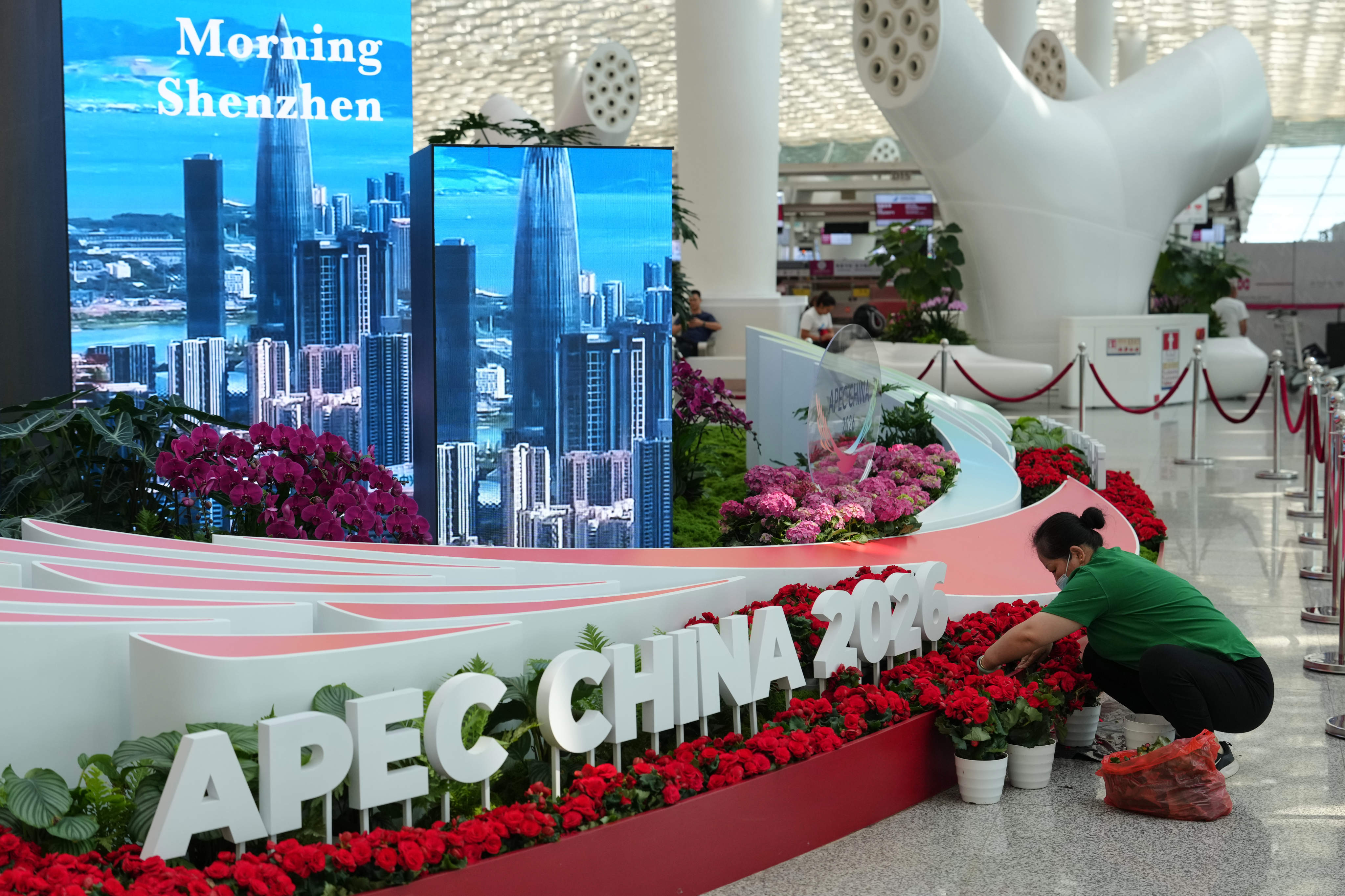 A worker prepares a floral display at Shenzhen airport's terminal on September 28 for the upcoming Apec leaders’ meeting in the mainland Chinese city this November. Photo: AP