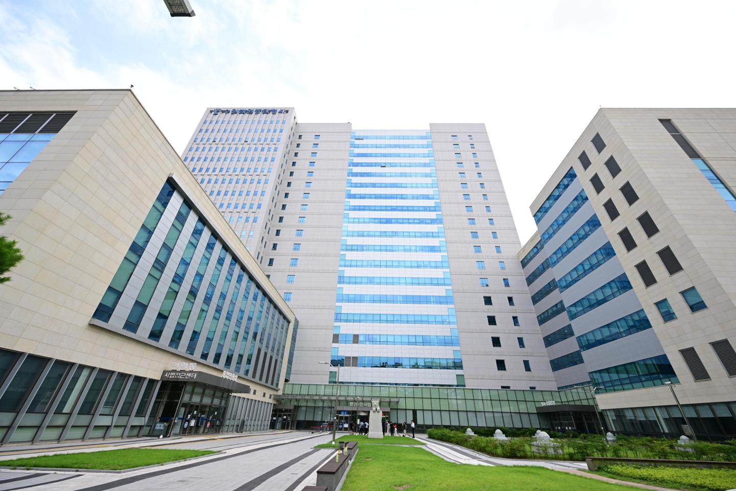 The Suwon district court on Thursday sentenced a South Korean man to three years in prison for injuring a Thai worker with an air gun. Photo: The Korea Times
