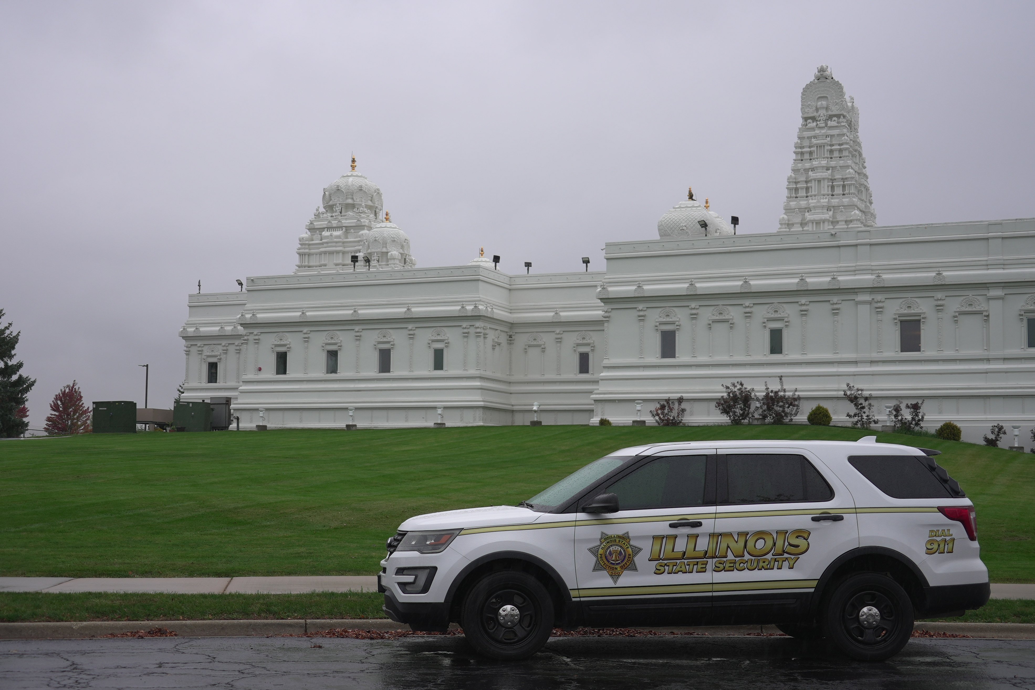A security vehicle outside Sri Venkateswara Swami (Balaji) Temple in Aurora, Illinois on Thursday. Photo: AP