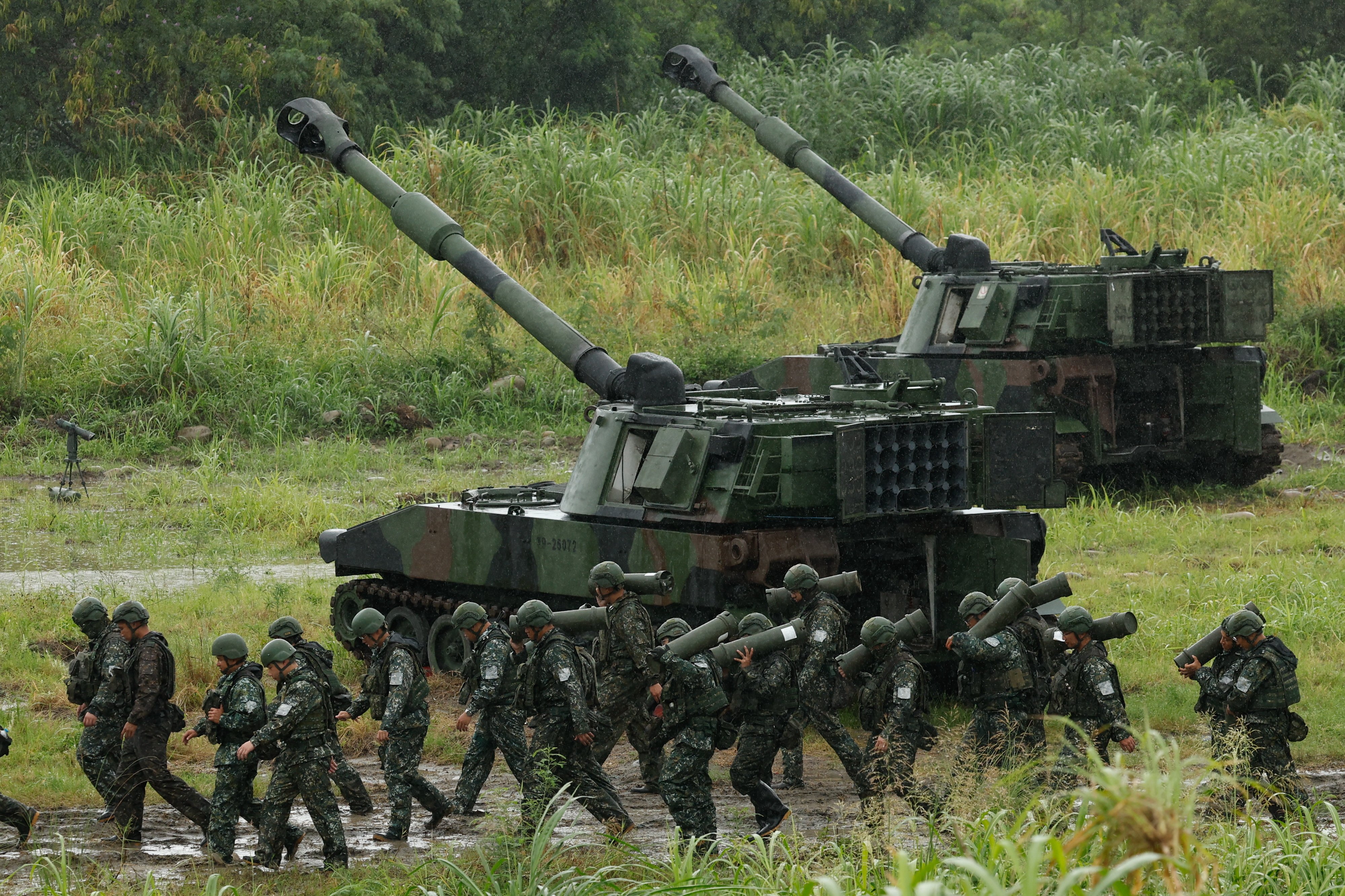 Taiwanese military personnel engage in training in Taichung on June 9. Photo: EPA