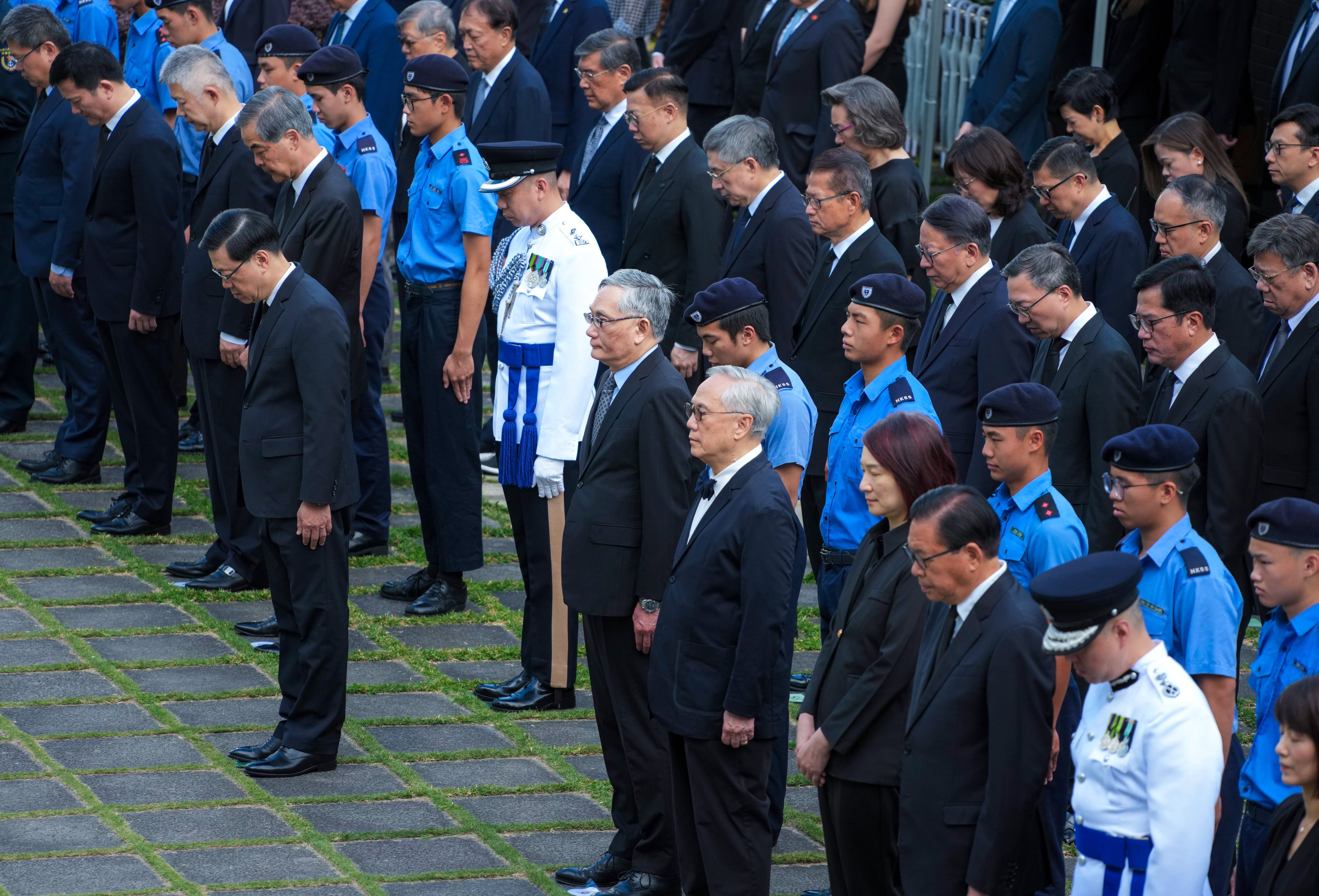 Chief Executive John Lee (left) and other senior officials at the memorial ceremony in Central. Photo: Karma Lo