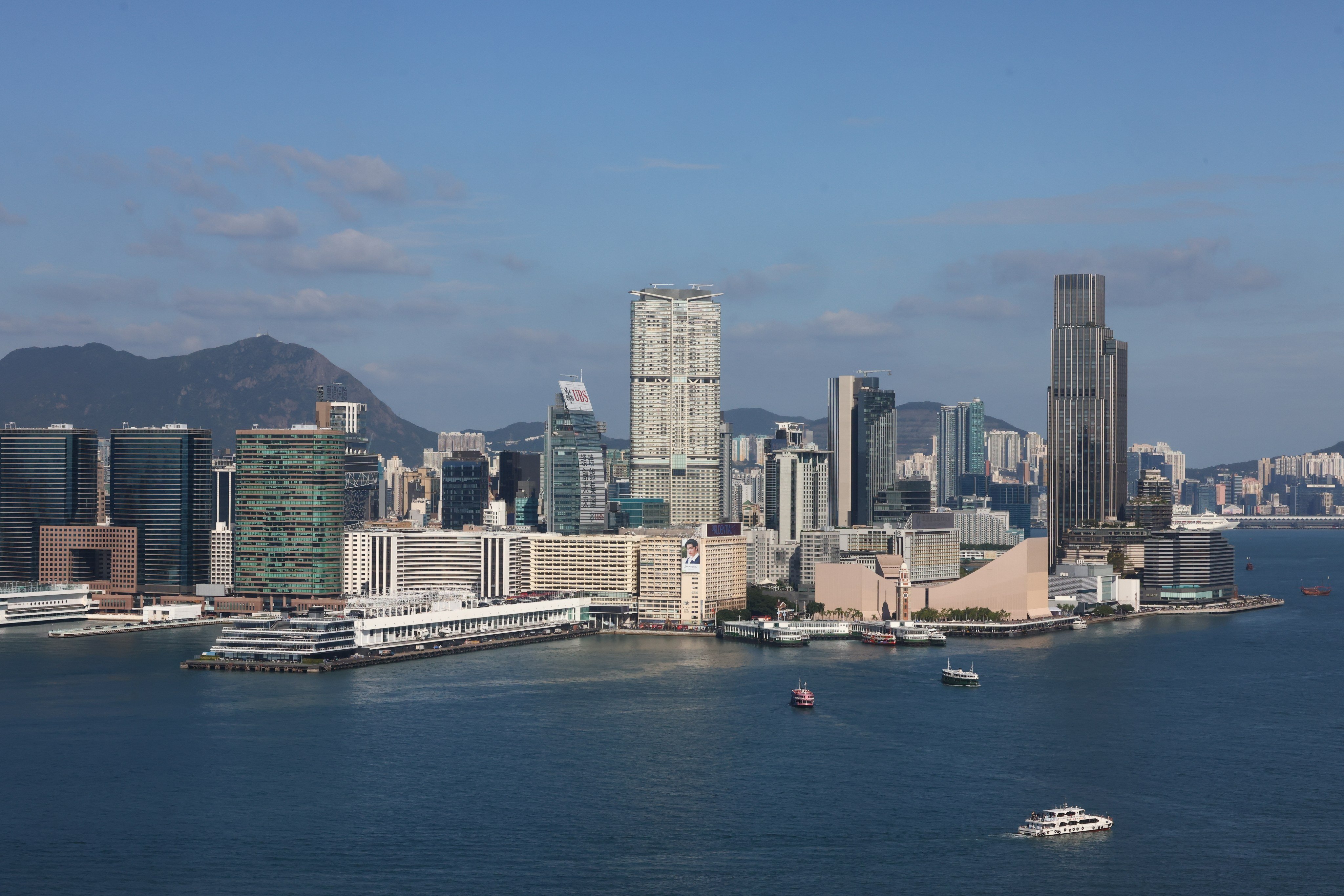The Apec meeting has attracted business visitors from around the world, with lawmaker Alan Chan saying five-star hotels in Tsim Sha Tsui and on the Kowloon side have benefited. Photo: Dickson Lee