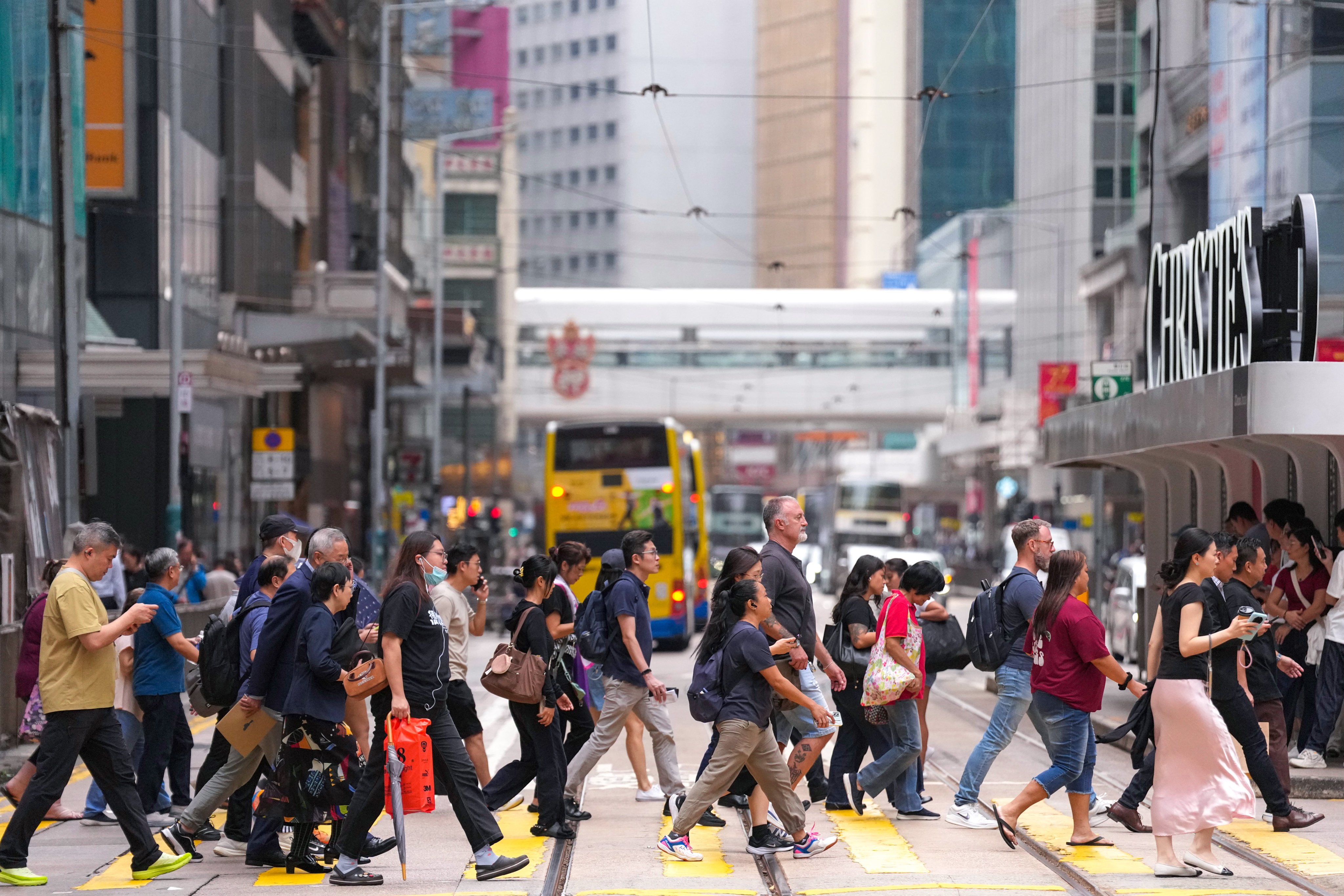 Hong Kong workers received smaller pay rises this year as Guangdong’s wage growth picked up, according to a survey. Photo: Karma Lo