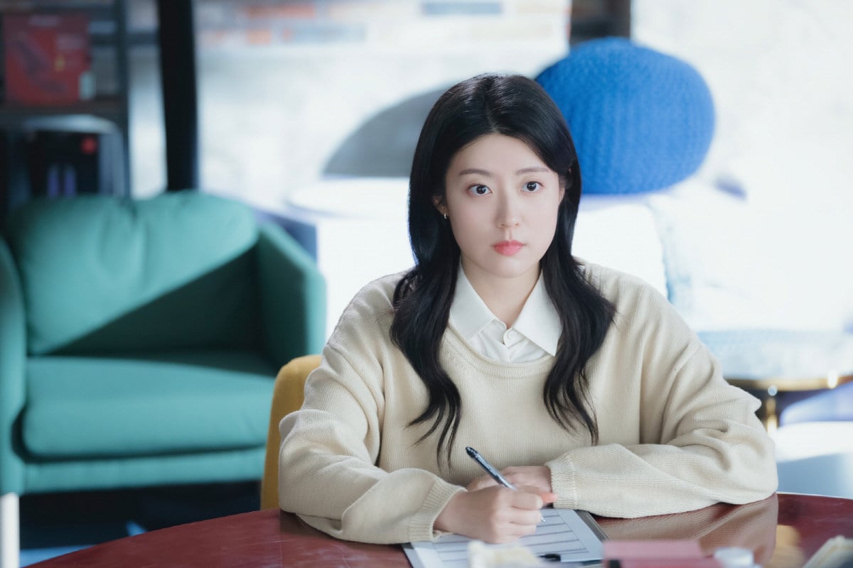 Nam Ji-hyun as female protagonist Yeon-su in a still from K-drama Make Me Tingle.